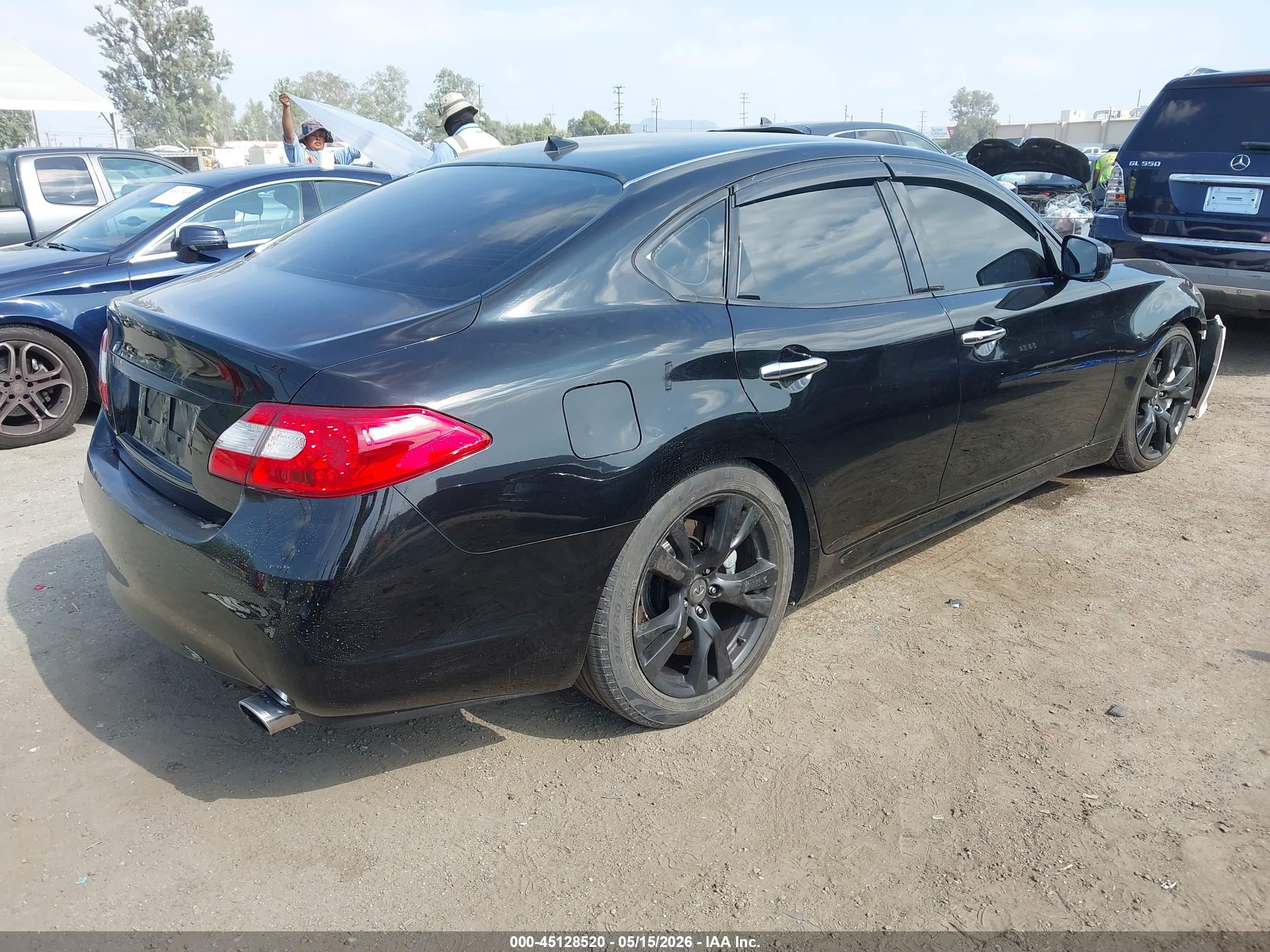 2011 INFINITI M — VIN JN1BY1AP0BM326592 — photo 4