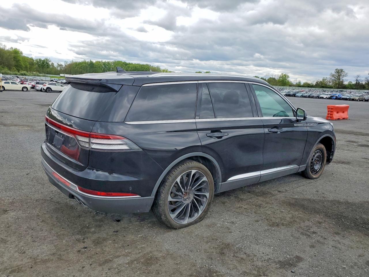 2020 LINCOLN Aviator — VIN 5LM5J7XC3LGL08747 — photo 3