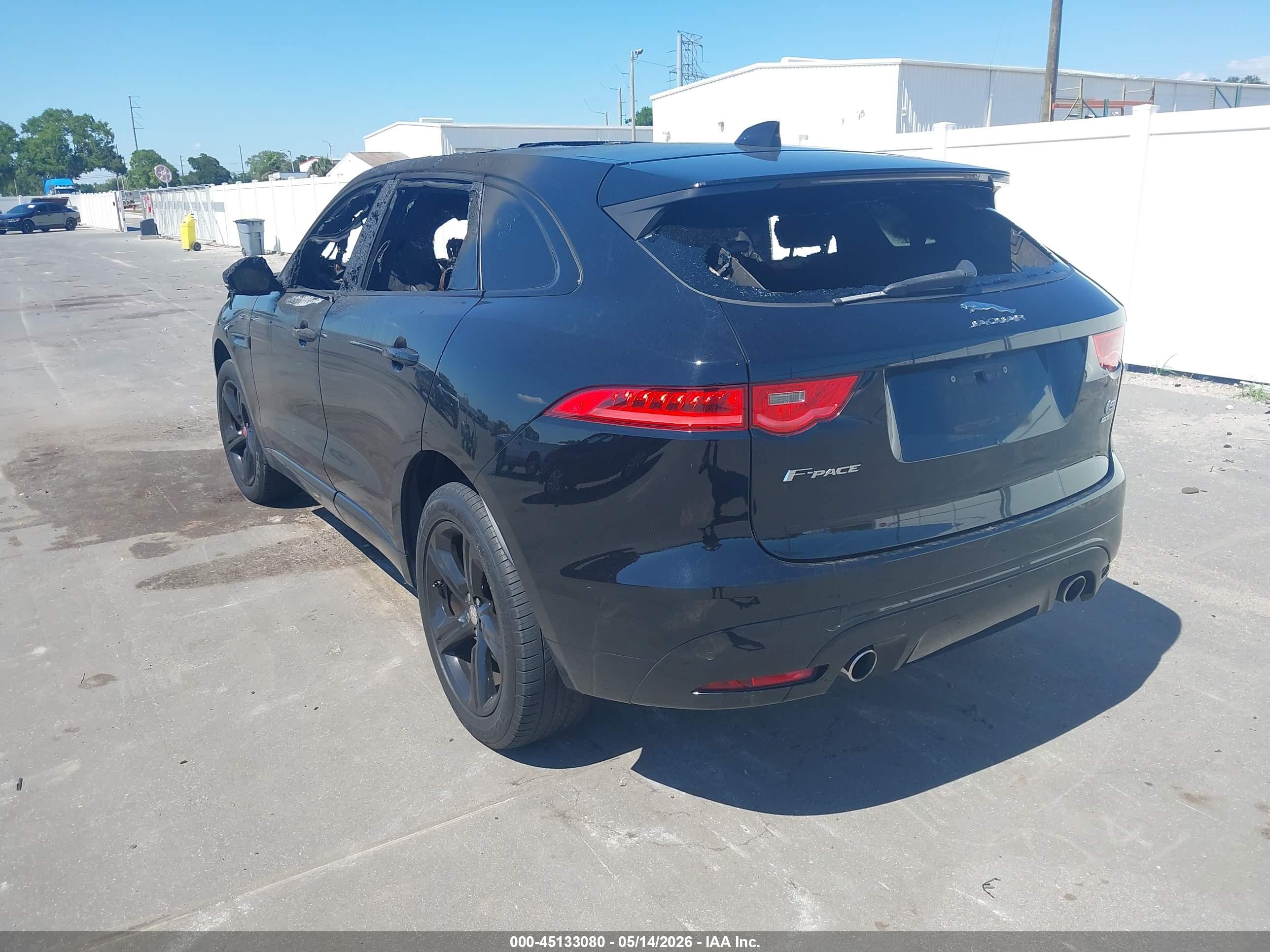 2017 JAGUAR F-Pace — VIN SADCM2BV3HA063562 — photo 3