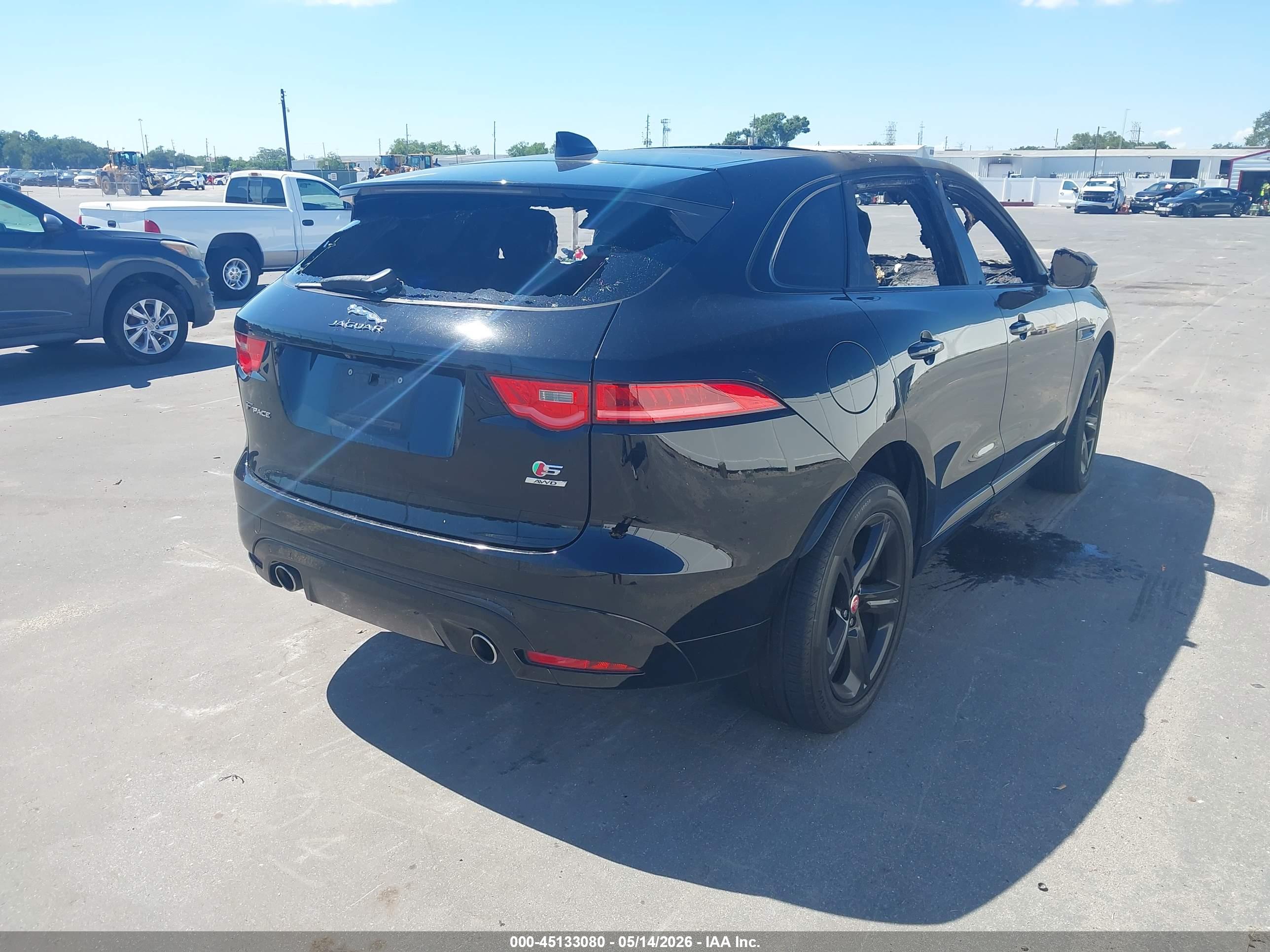 2017 JAGUAR F-Pace — VIN SADCM2BV3HA063562 — photo 4