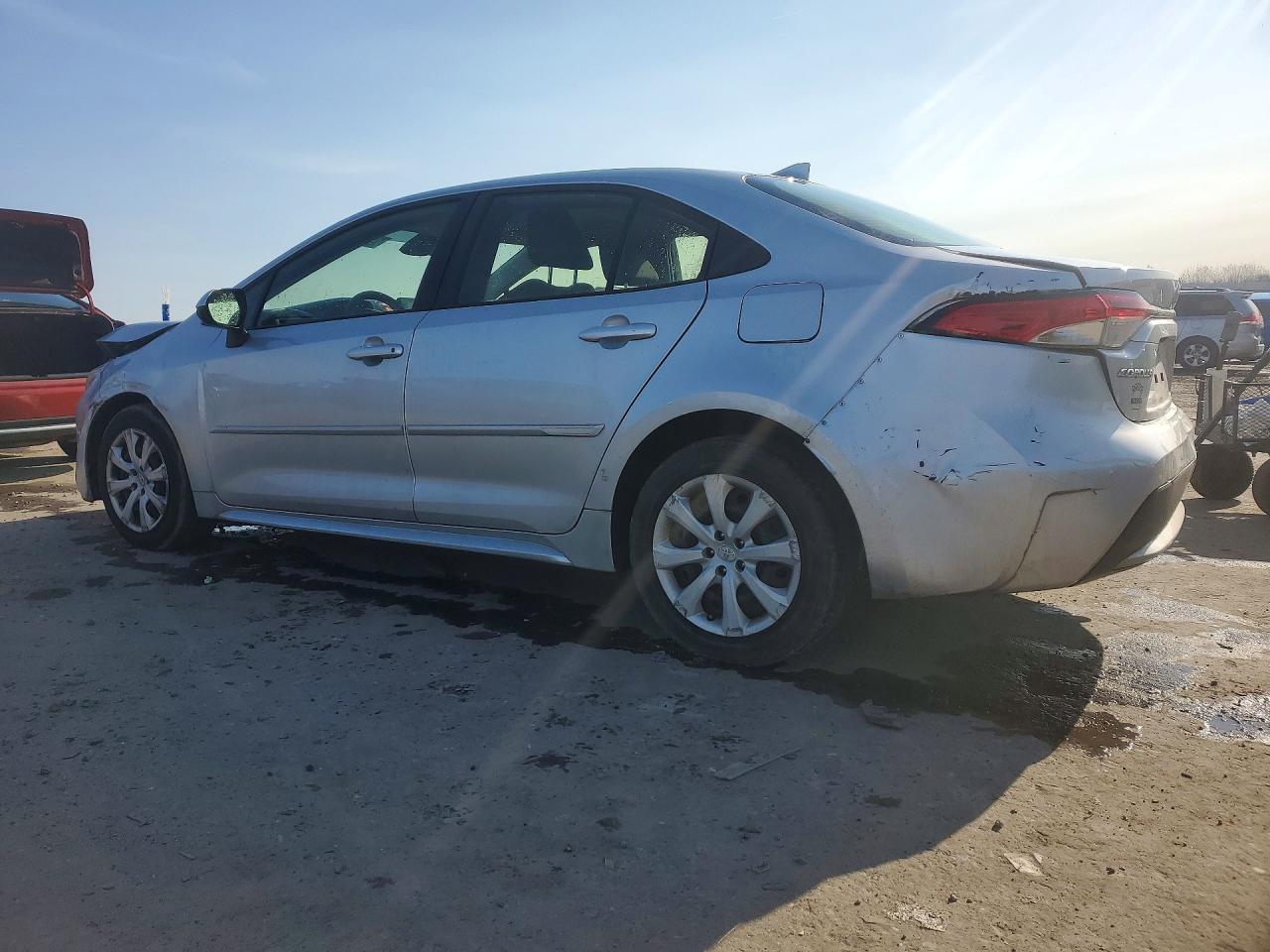 2022 TOYOTA Corolla — VIN JTDEPMAE7N3005589 — photo 2