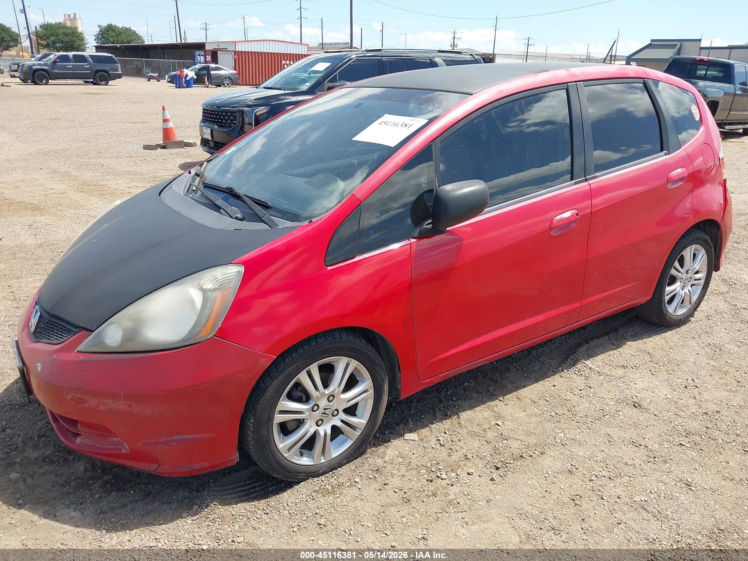 2010 HONDA Fit — VIN JHMGE8H27AC010754 — photo 2