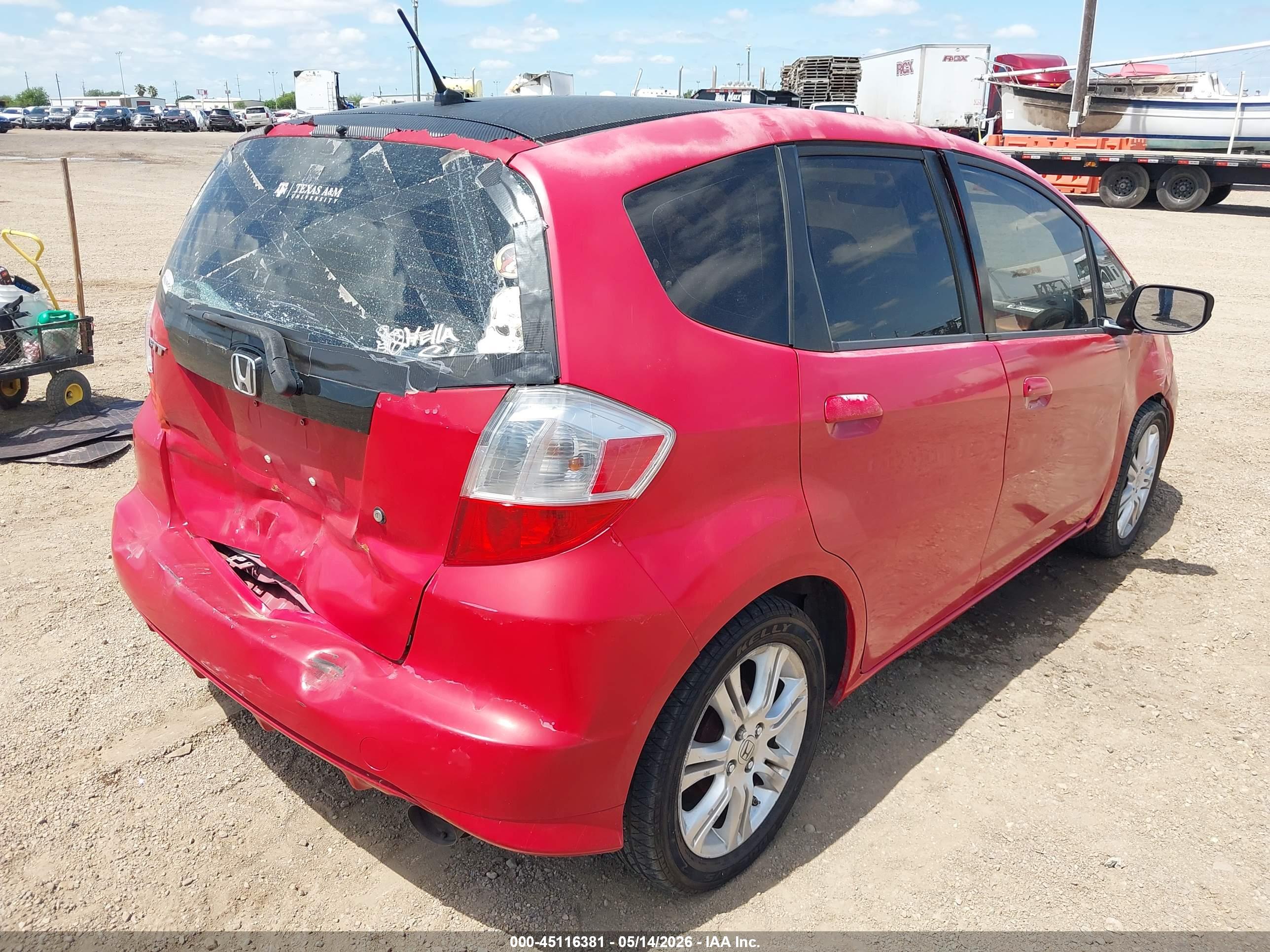 2010 HONDA Fit — VIN JHMGE8H27AC010754 — photo 4