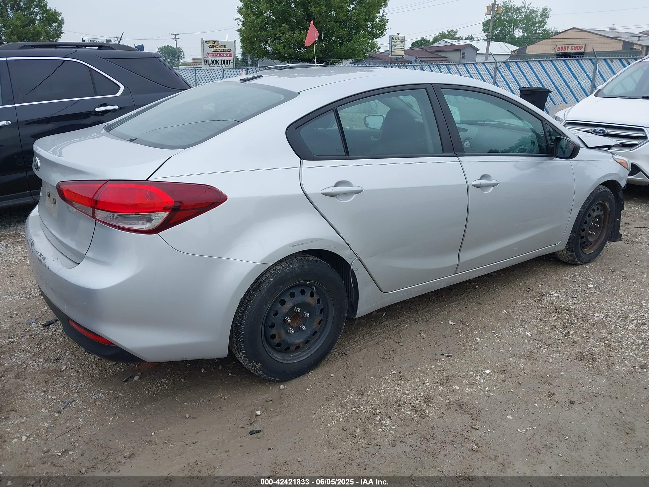 2017 KIA Forte — VIN 3KPFL4A78HE144161 — photo 4