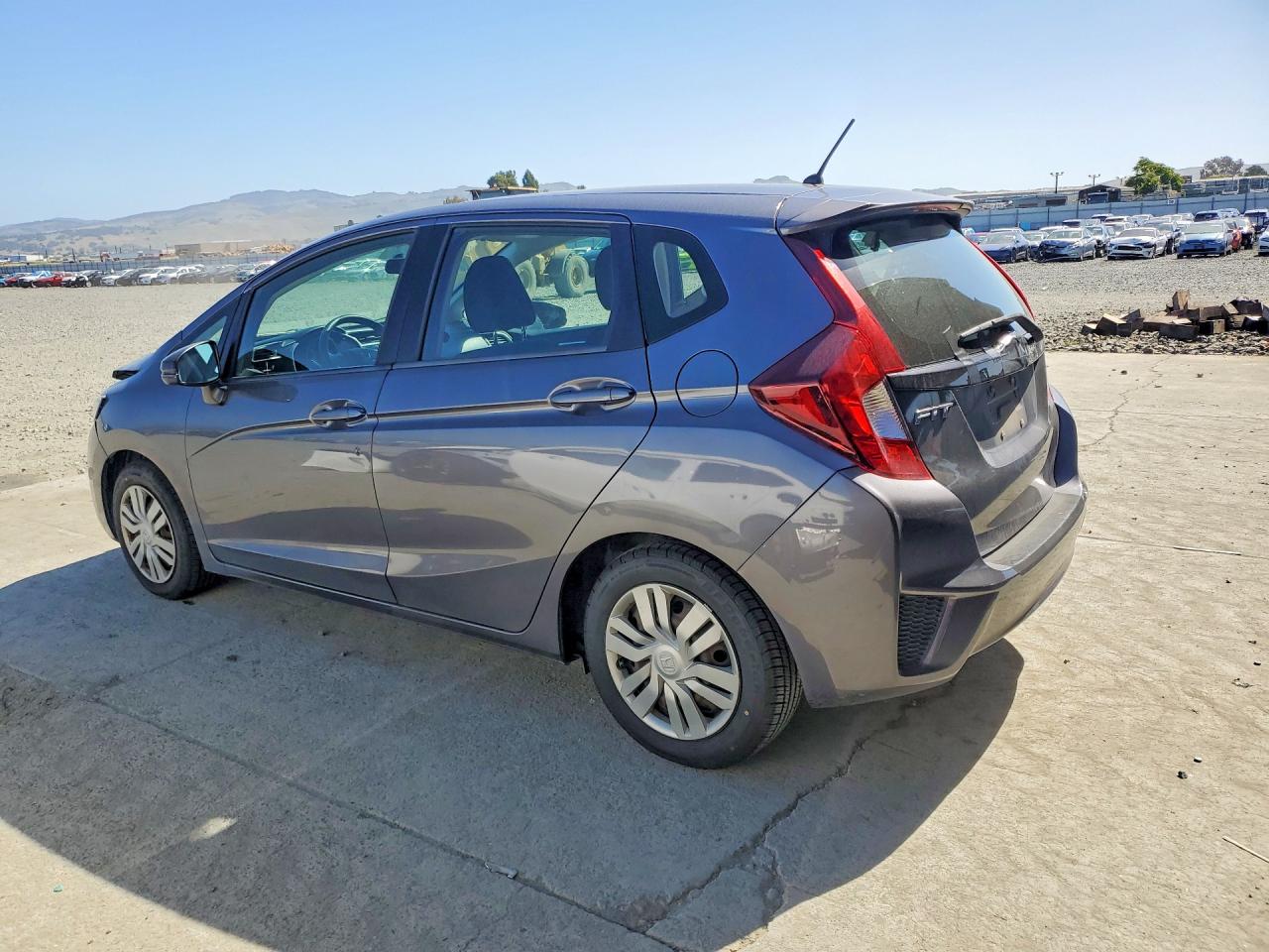 2015 HONDA Fit — VIN 3HGGK5H56FM744327 — photo 2