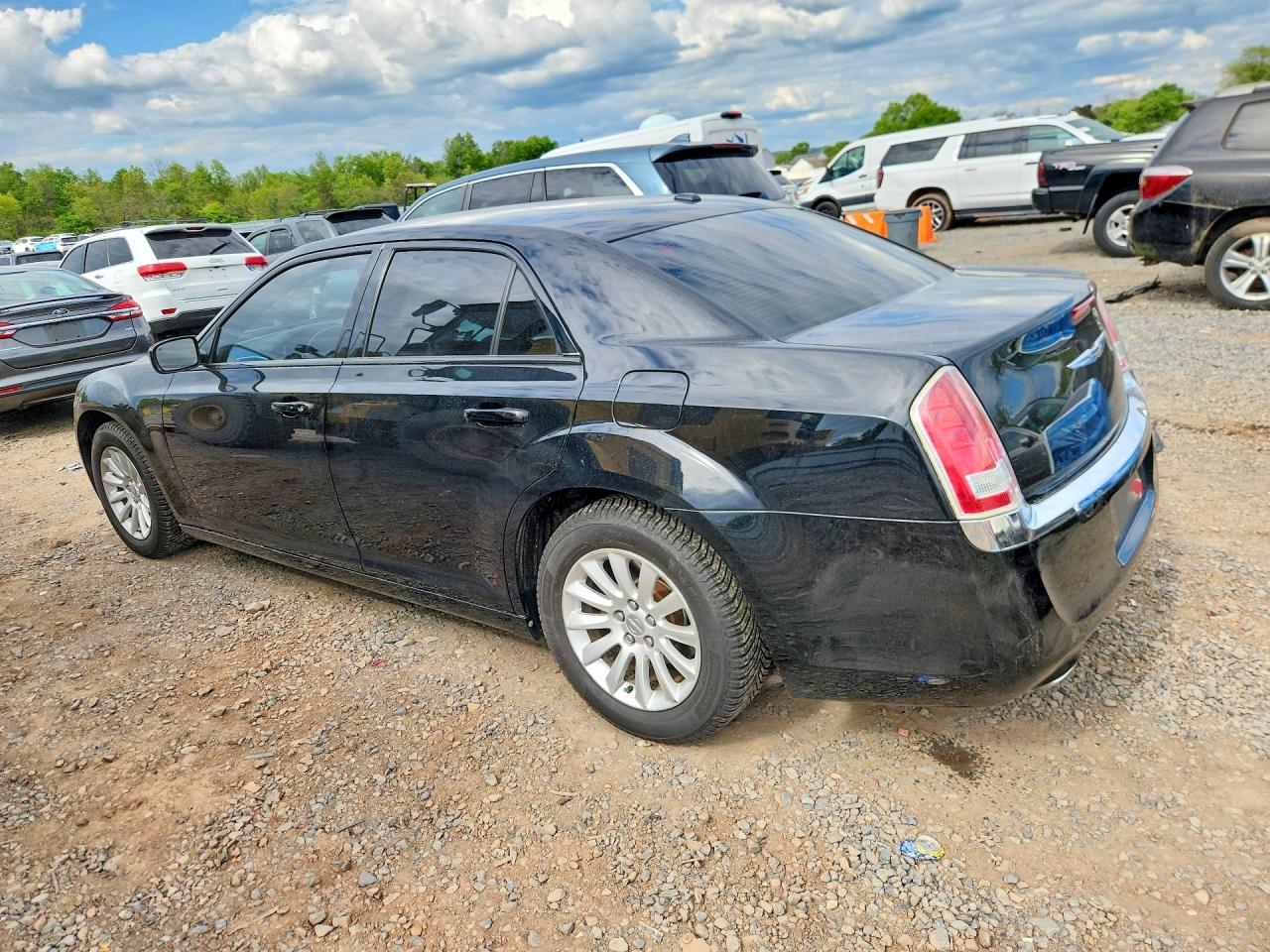 2012 CHRYSLER 300 — VIN 2C3CCAAG6CH313080 — photo 2