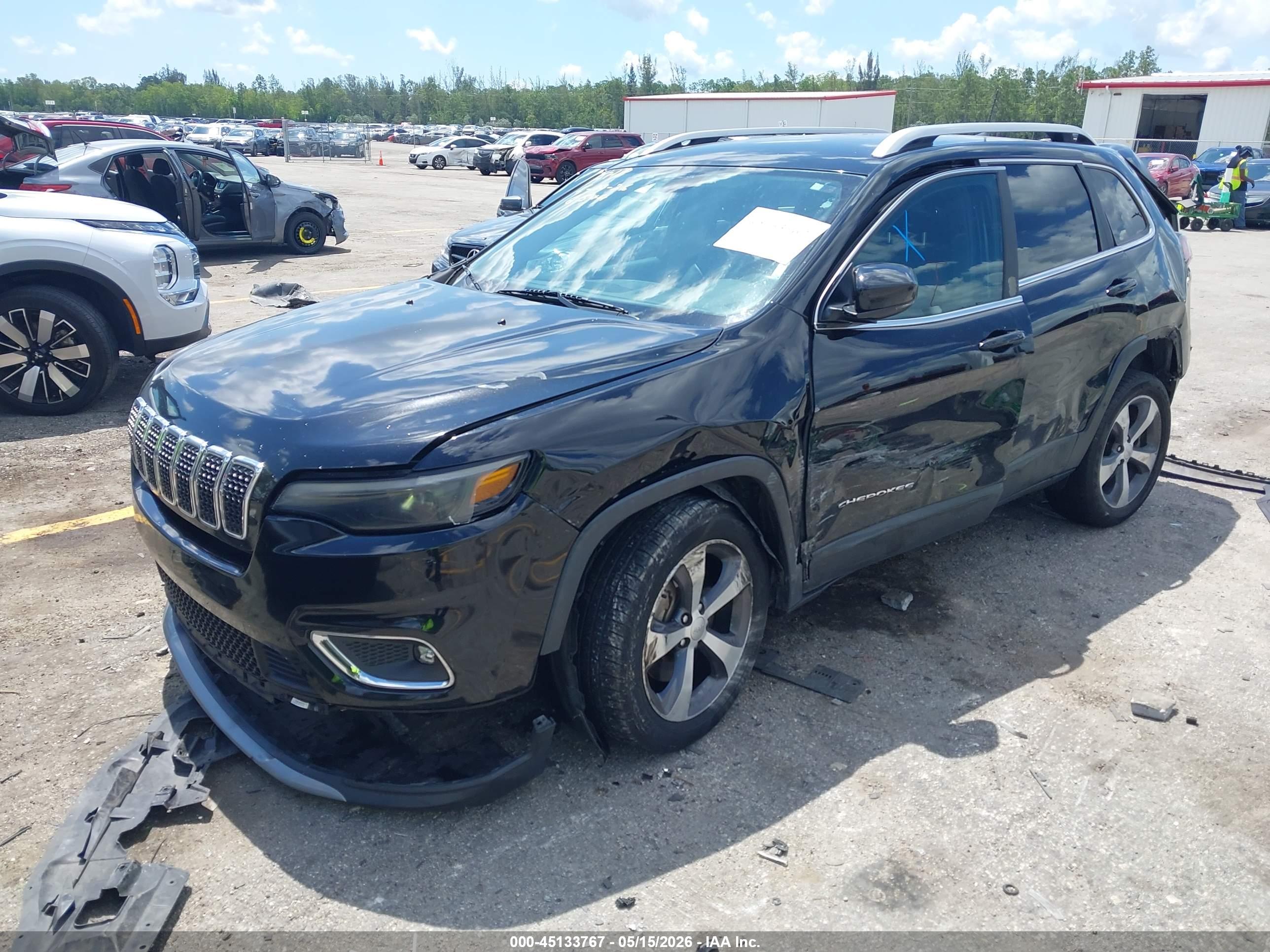 2019 JEEP Cherokee — VIN 1C4PJLDB9KD427553 — photo 2