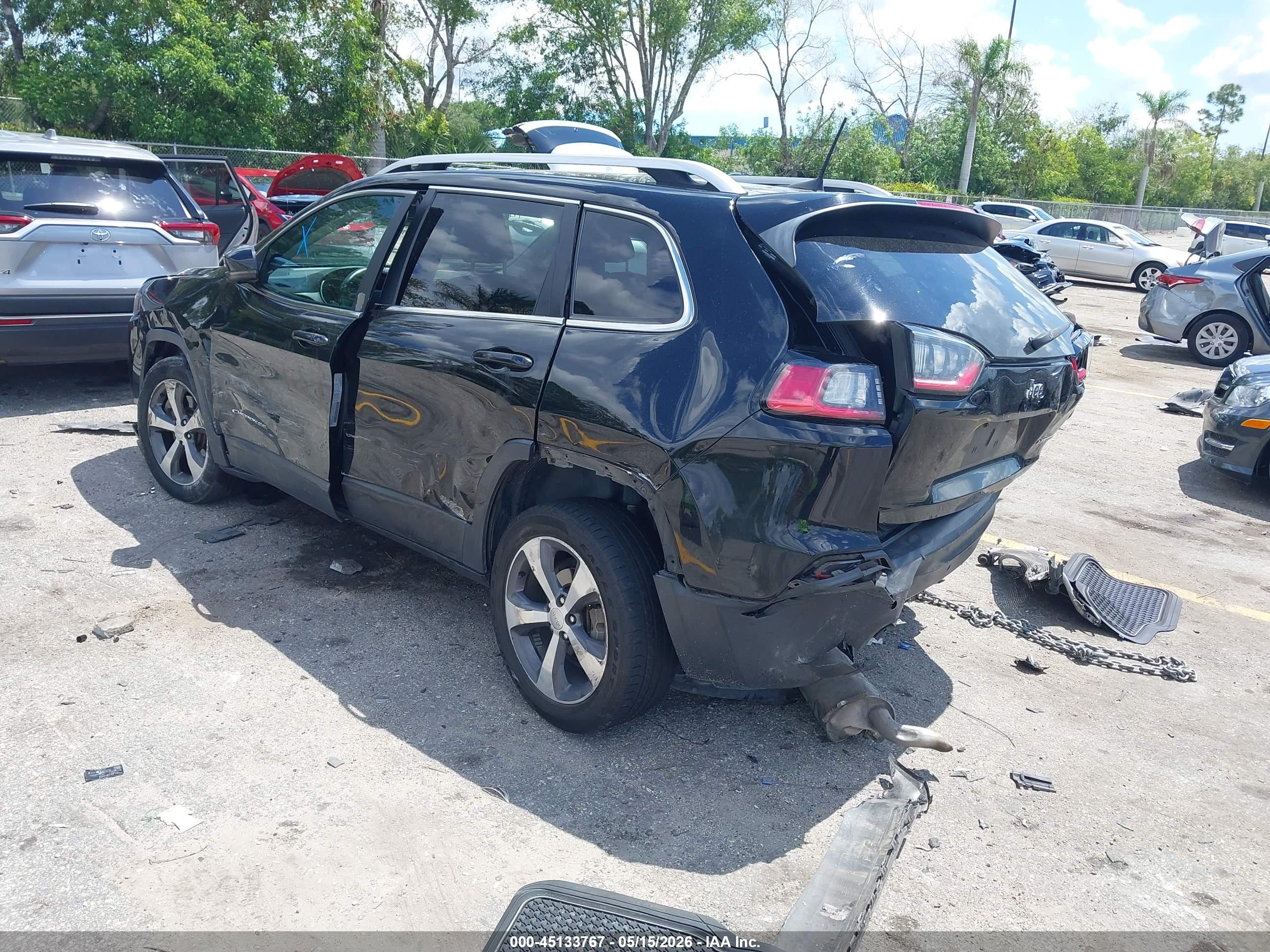 2019 JEEP Cherokee — VIN 1C4PJLDB9KD427553 — photo 3