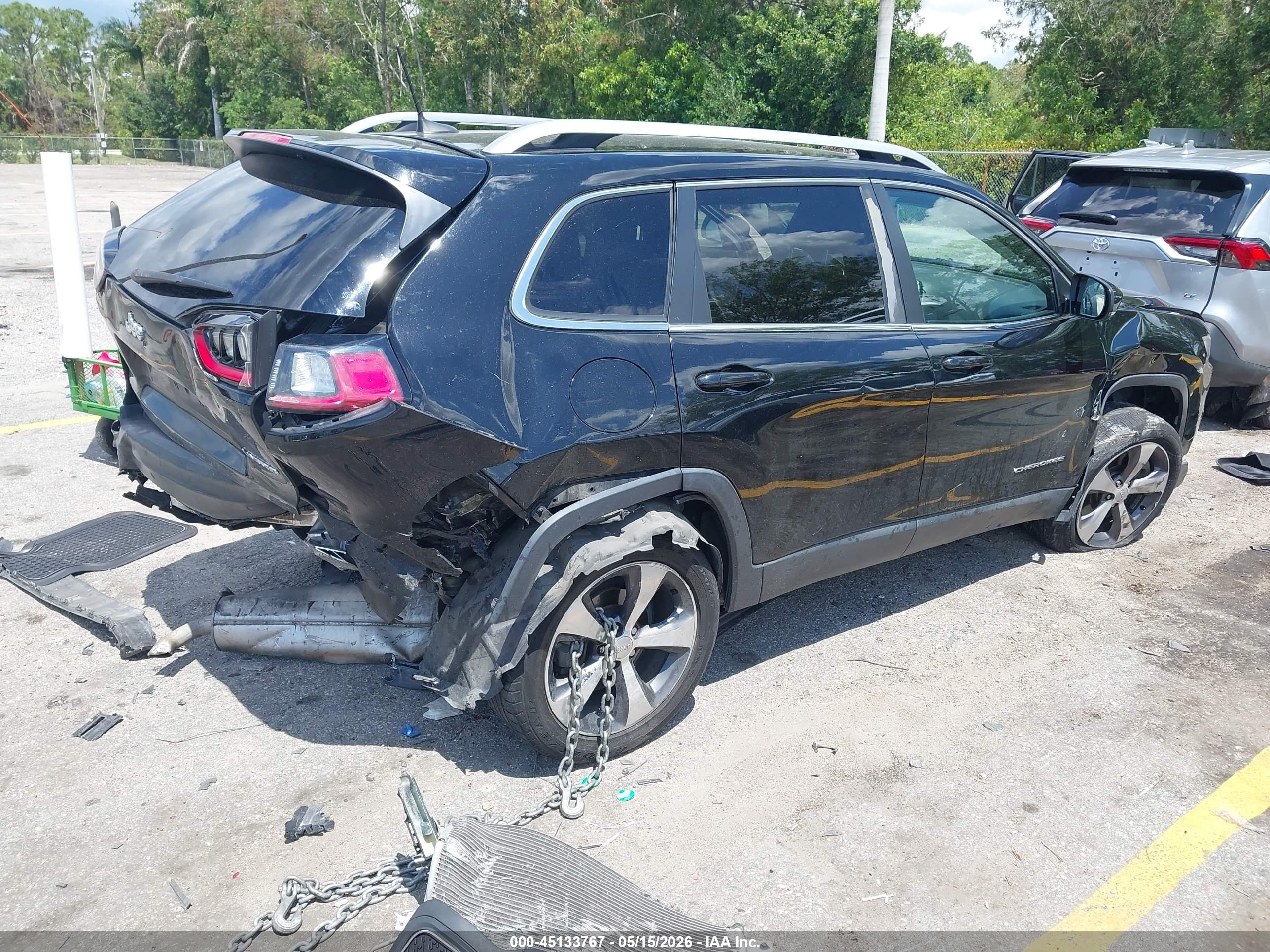 2019 JEEP Cherokee — VIN 1C4PJLDB9KD427553 — photo 4