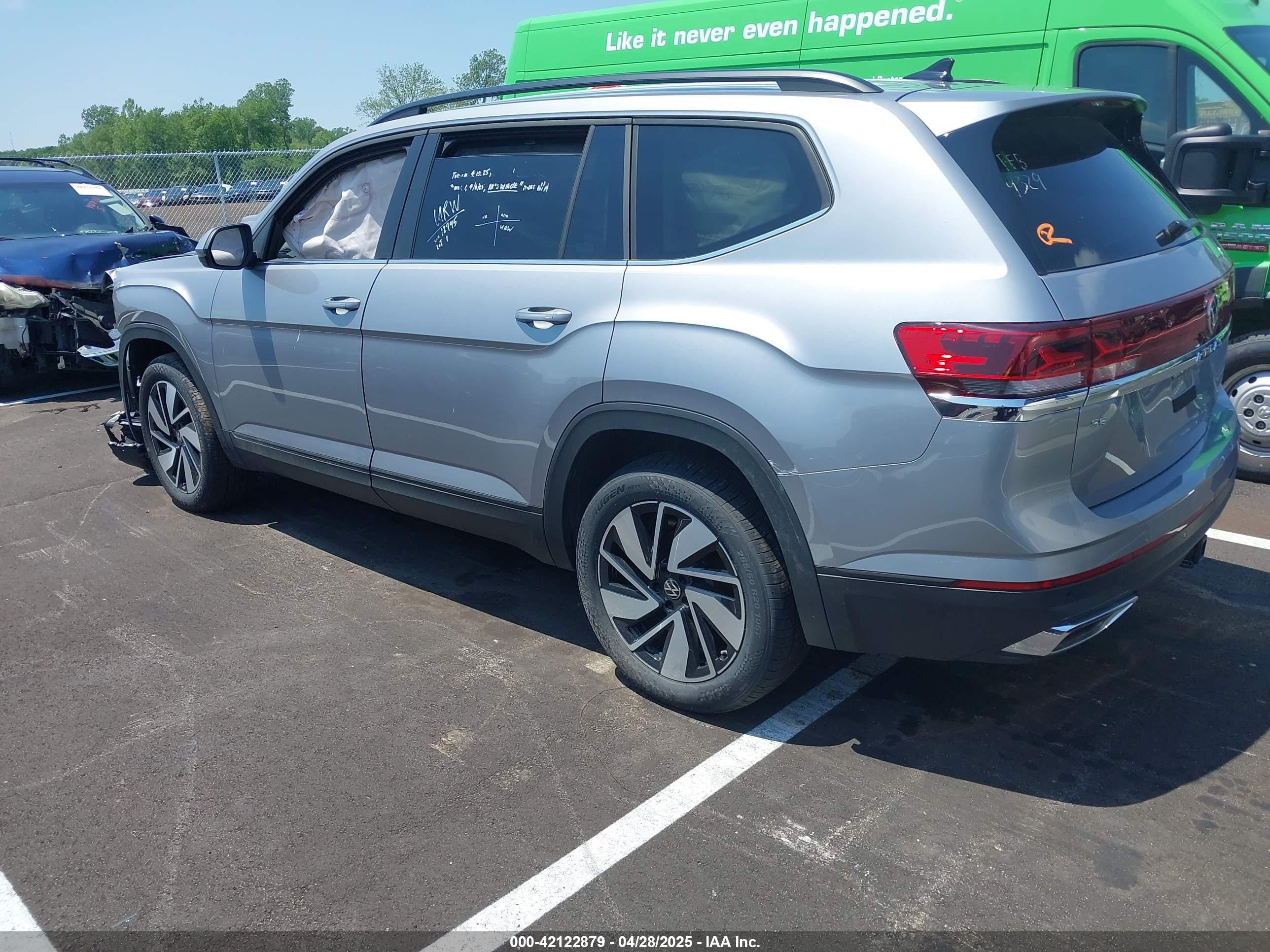 2025 VOLKSWAGEN Atlas — VIN 1V2WR2CA4SC509329 — photo 3