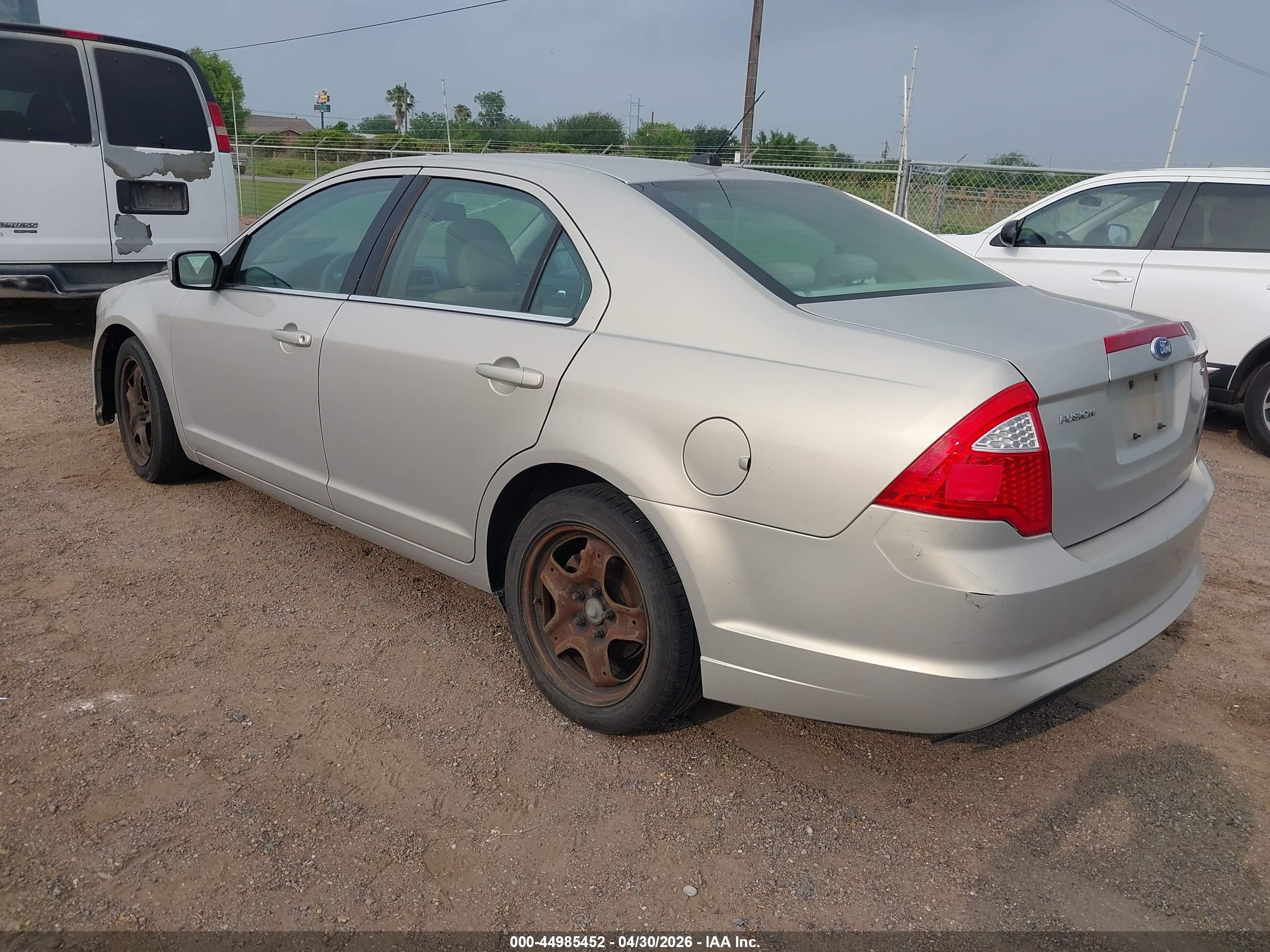 2010 FORD Fusion — VIN 3FAHP0HA2AR338681 — photo 3