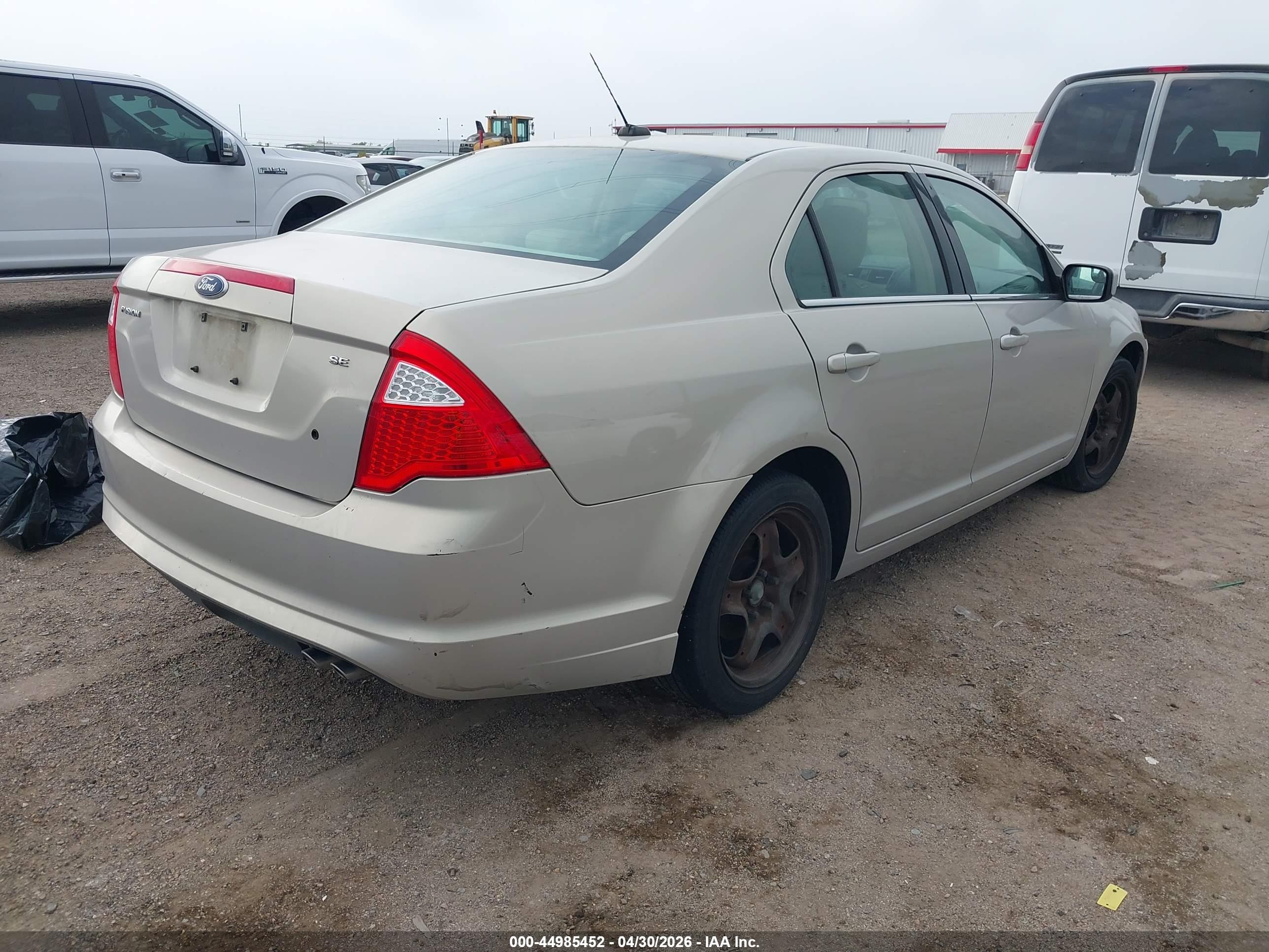2010 FORD Fusion — VIN 3FAHP0HA2AR338681 — photo 4
