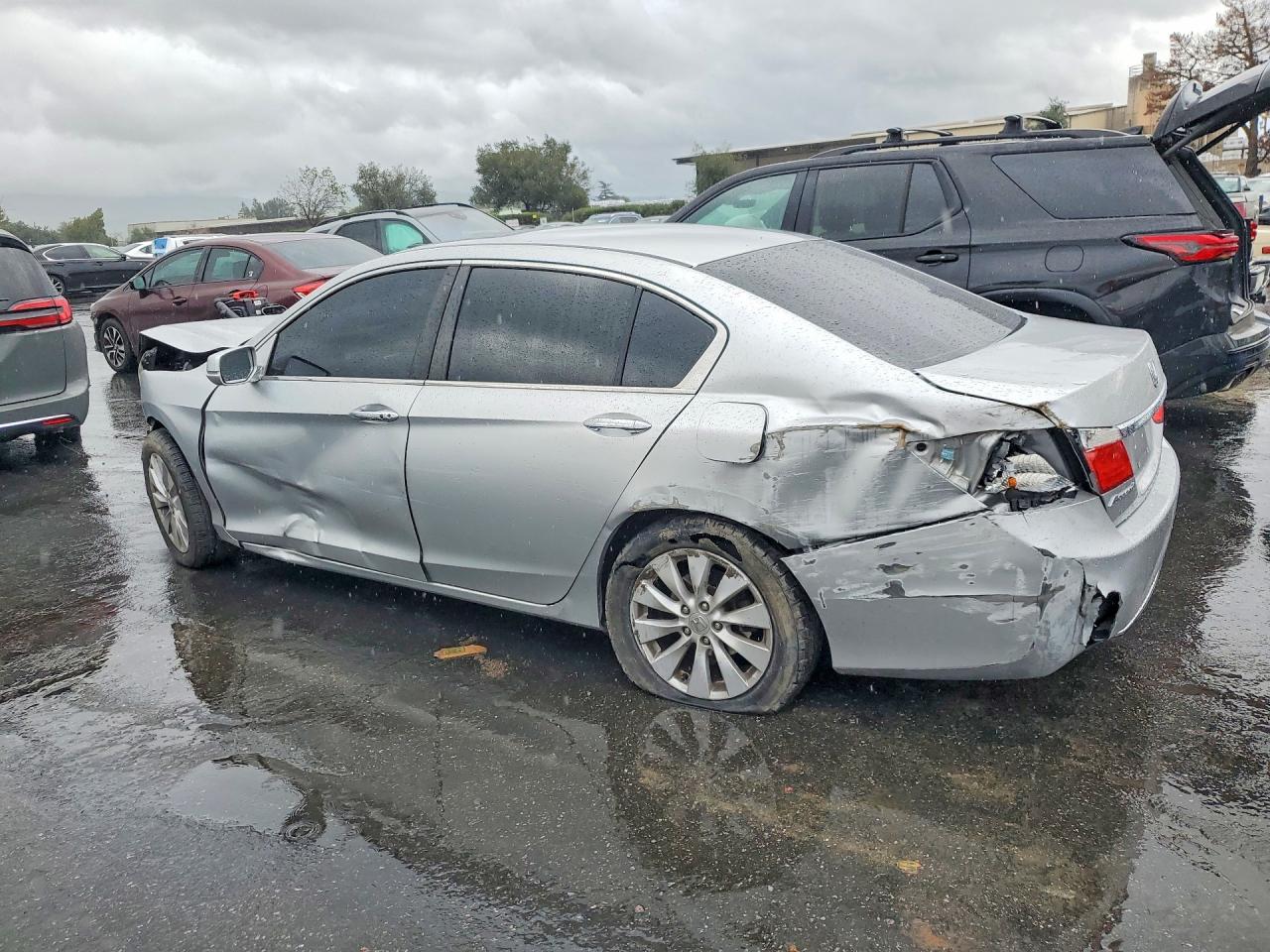 2013 HONDA Accord — VIN 1HGCR2F76DA044296 — photo 2