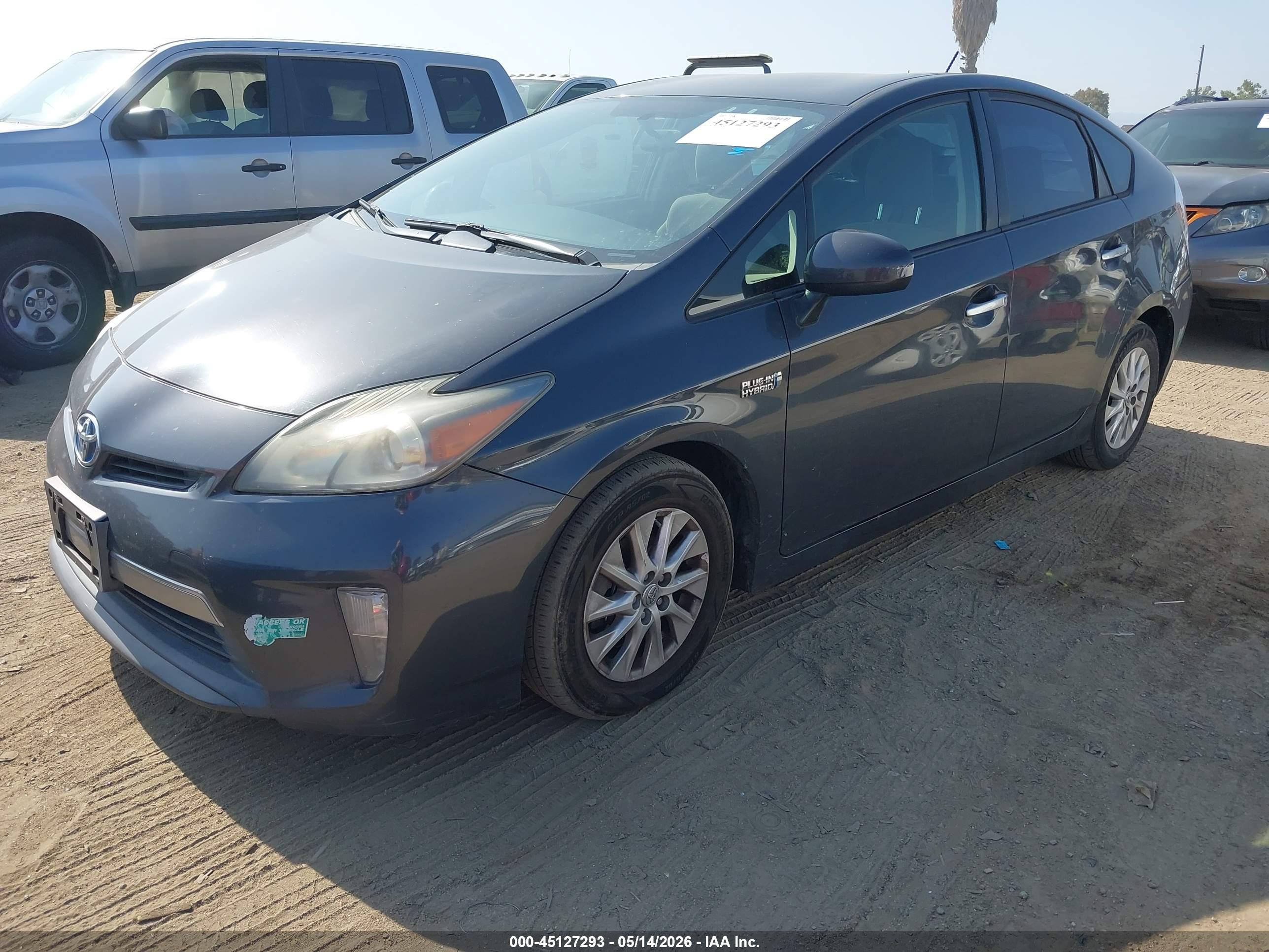 2013 TOYOTA Prius — VIN JTDKN3DP0D3045754 — photo 2