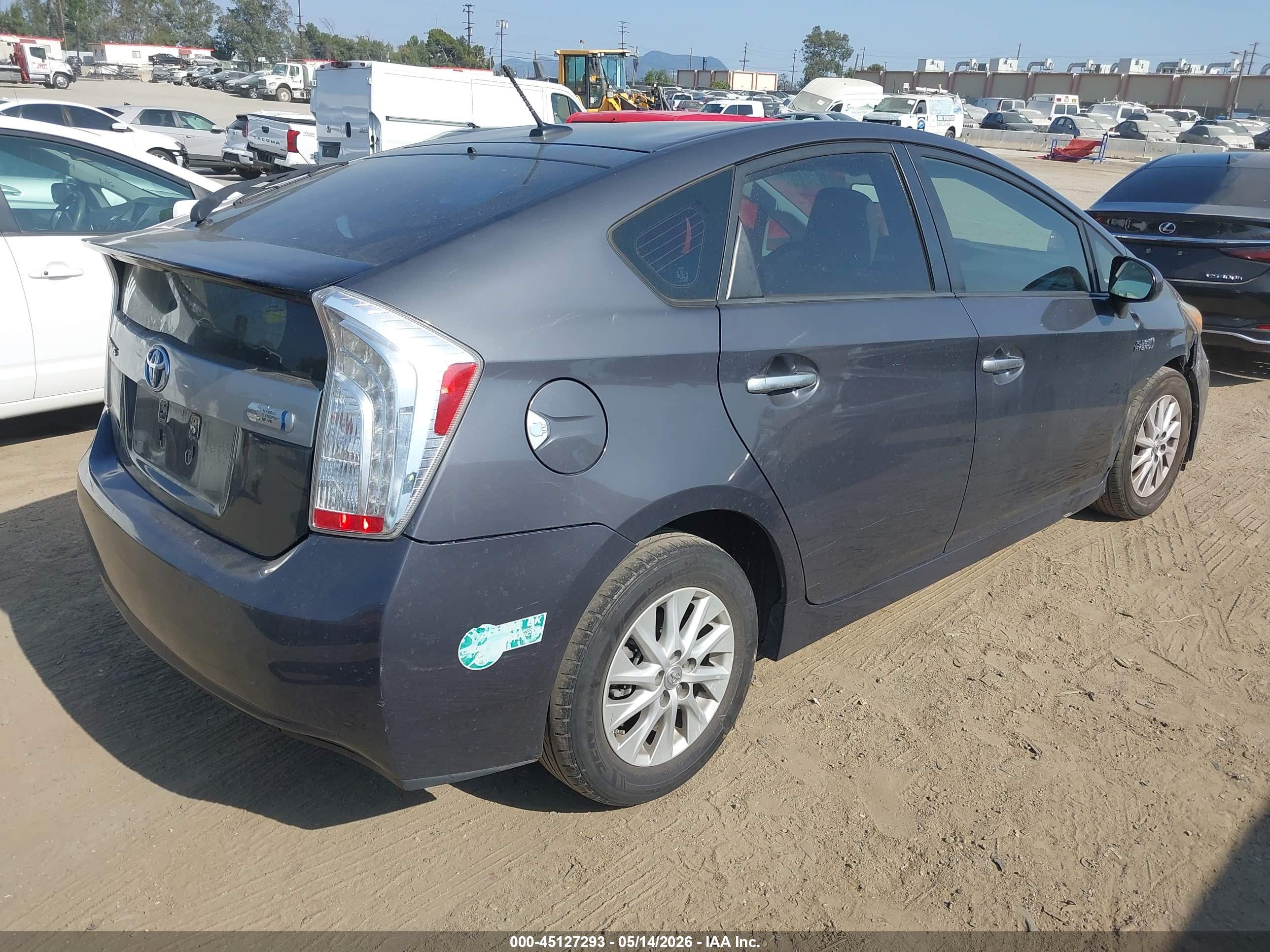2013 TOYOTA Prius — VIN JTDKN3DP0D3045754 — photo 4