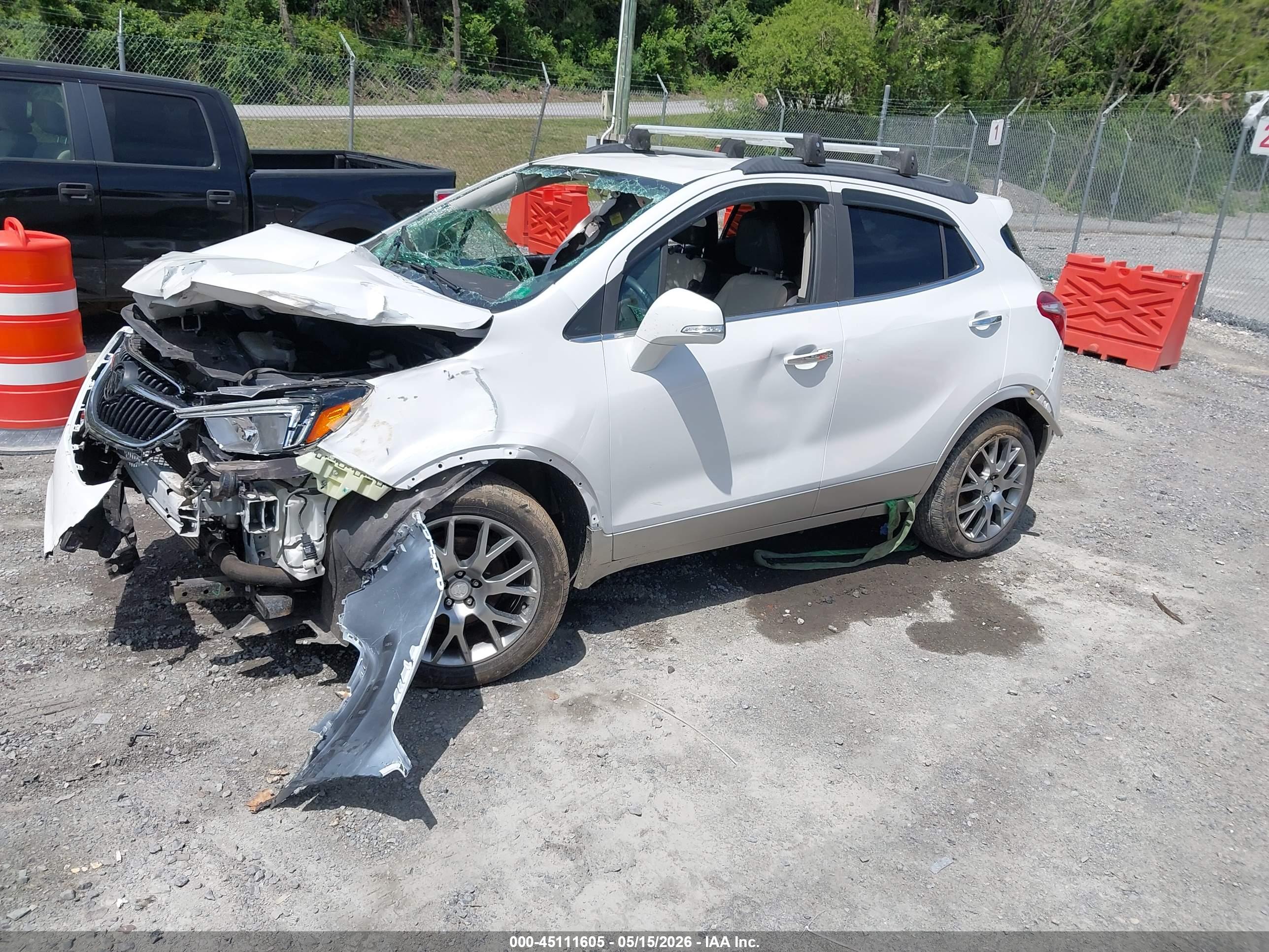 2018 BUICK Encore — VIN KL4CJ2SB3JB653183 — photo 2