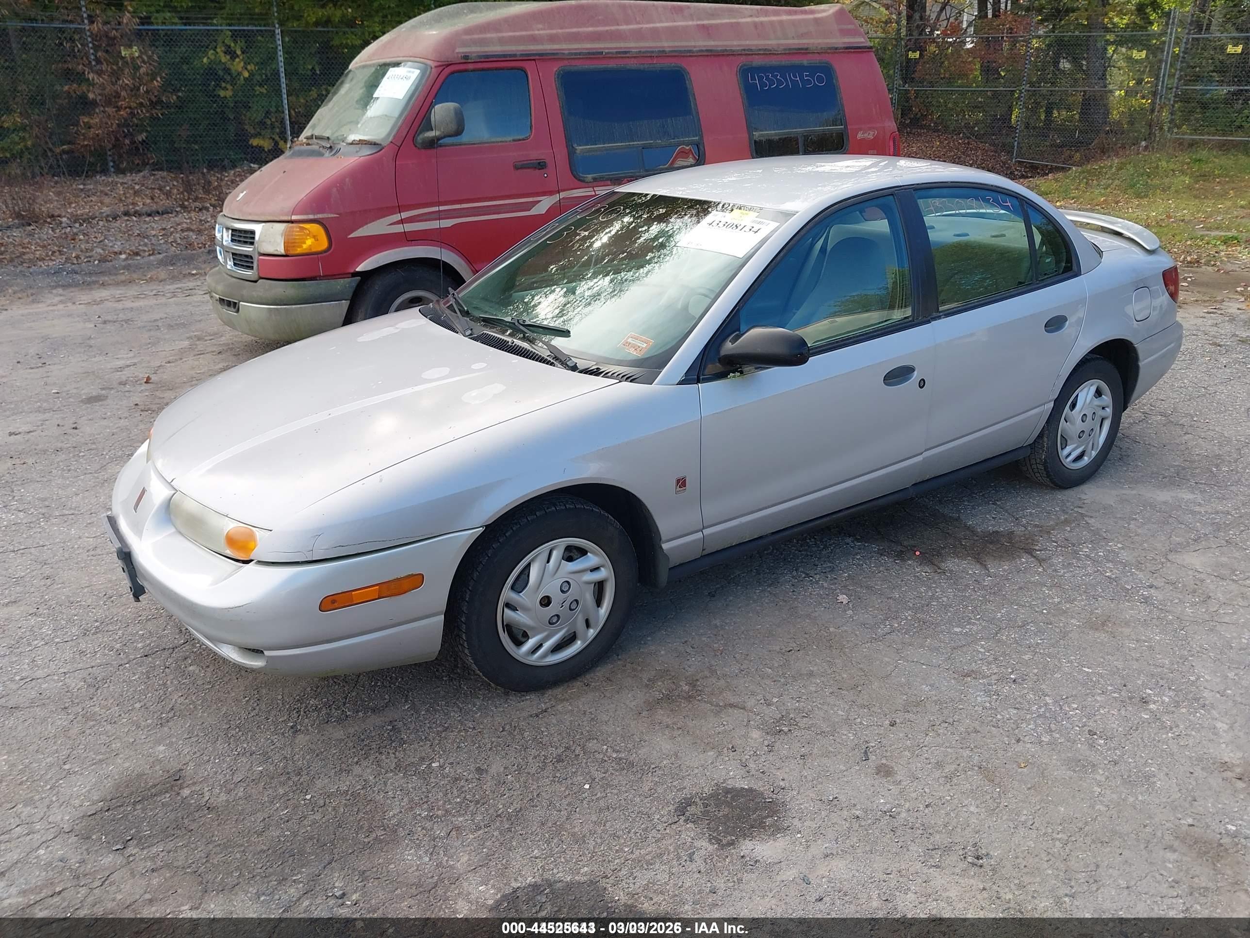 2001 SATURN SL — VIN 1G8ZF528X1Z304093 — photo 2