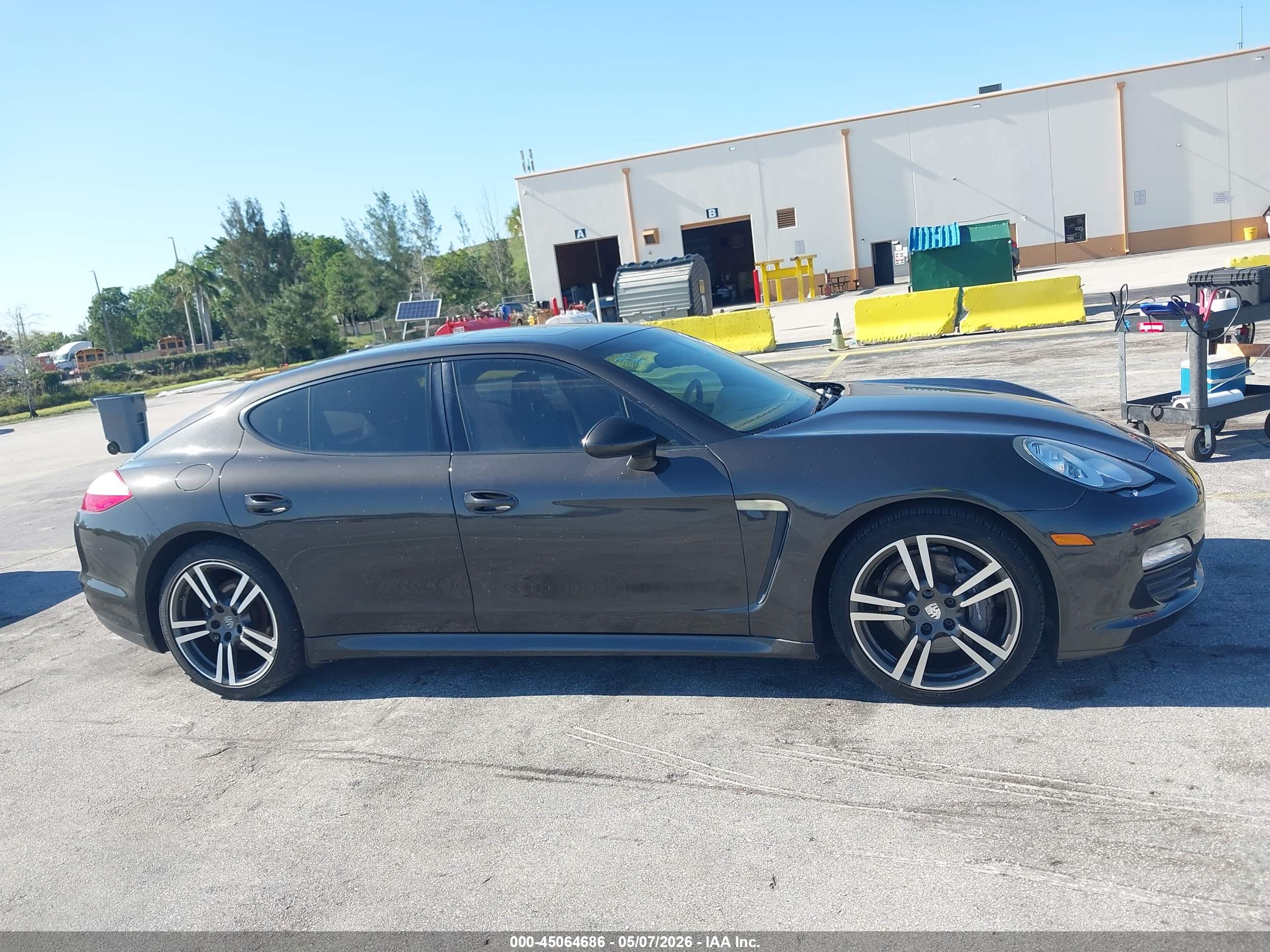 WP0AA2A75CL072582 — photo 13