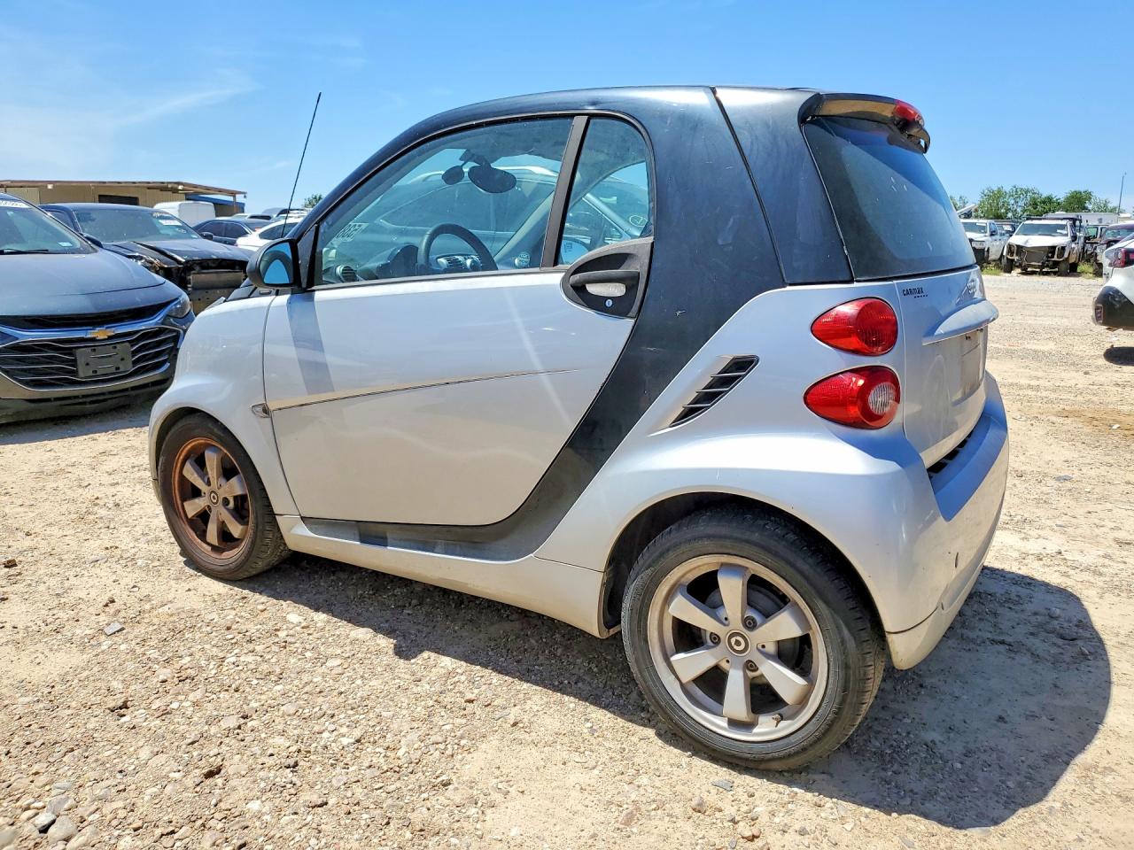 2012 SMART Fortwo — VIN WMEEJ3BA7CK568007 — photo 2