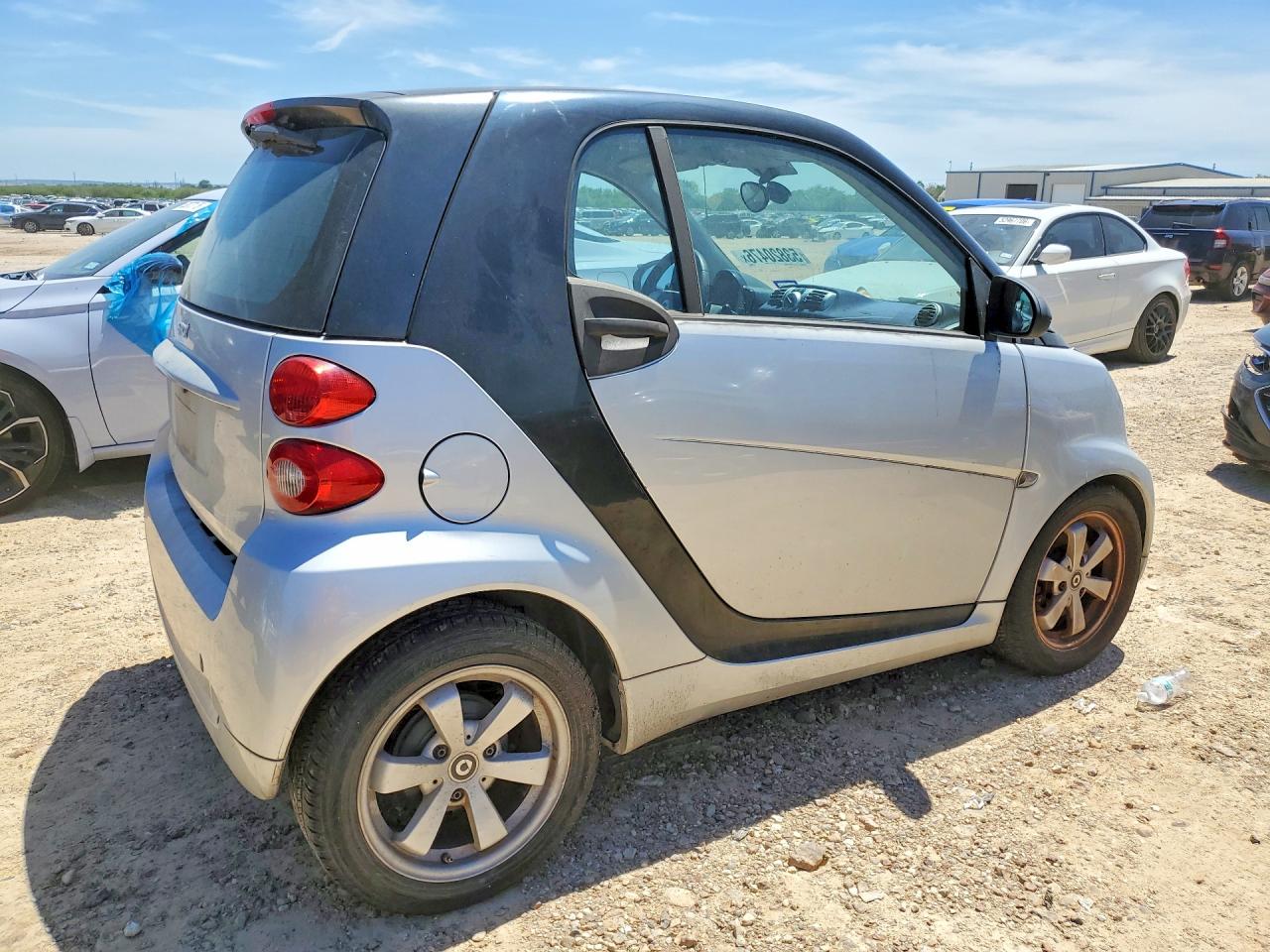 2012 SMART Fortwo — VIN WMEEJ3BA7CK568007 — photo 3