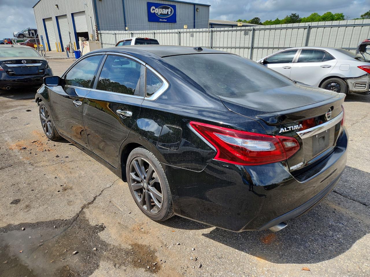 2018 NISSAN Altima — VIN 1N4AL3AP8JC133877 — photo 2