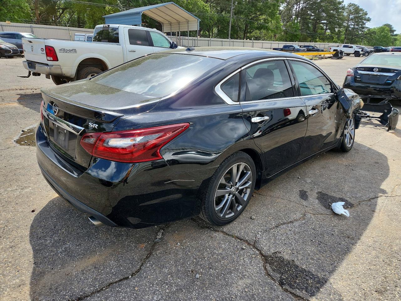 2018 NISSAN Altima — VIN 1N4AL3AP8JC133877 — photo 3
