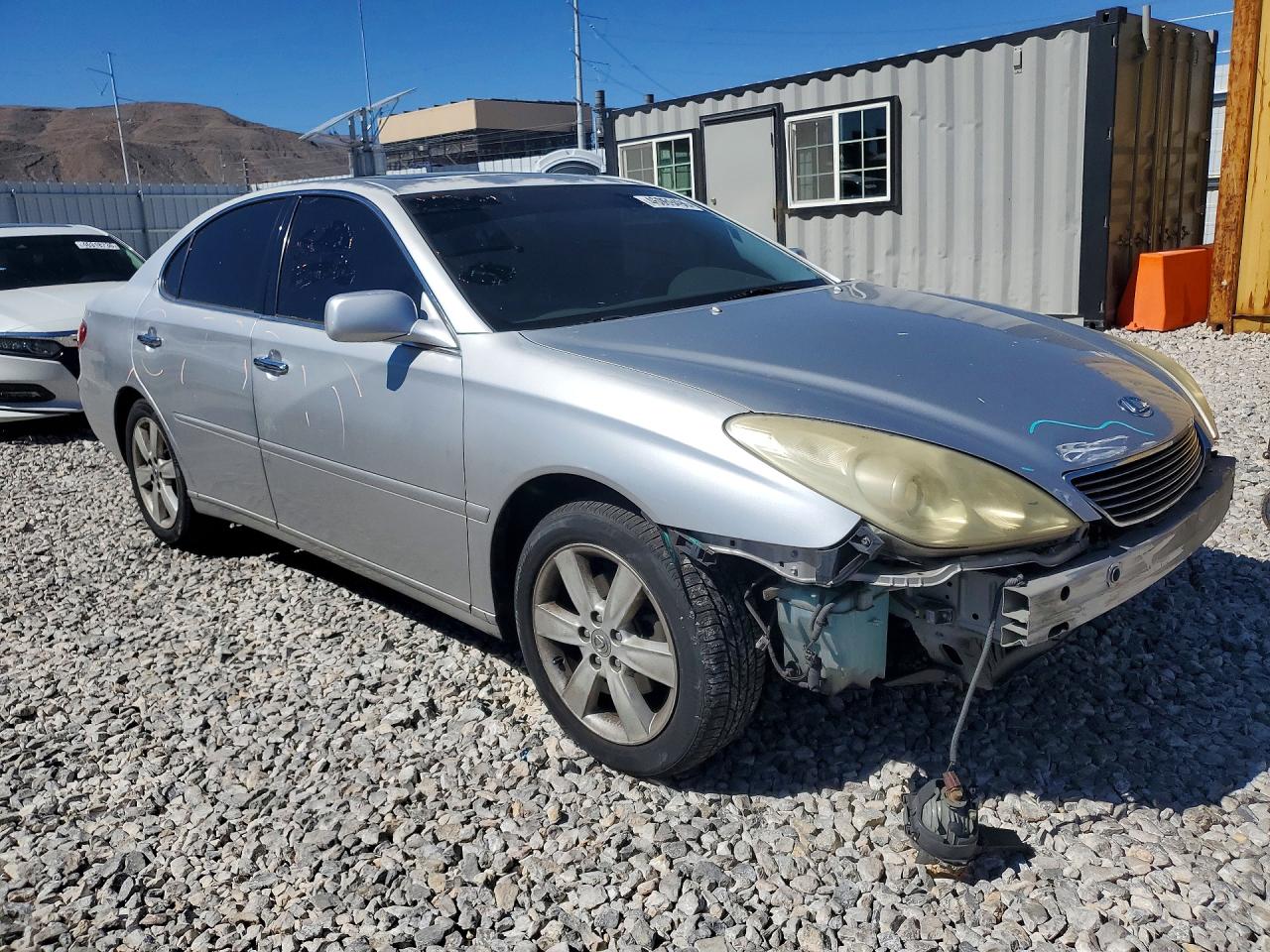 2005 LEXUS ES — VIN JTHBA30G755106426 — photo 4