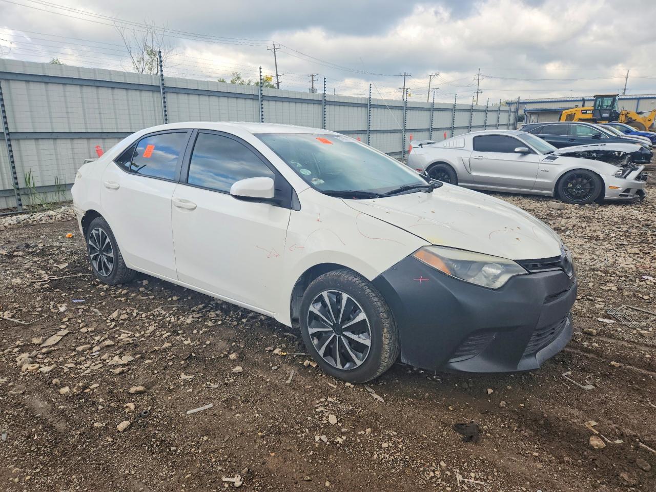 2014 TOYOTA Corolla — VIN 2T1BURHEXEC200463 — photo 4