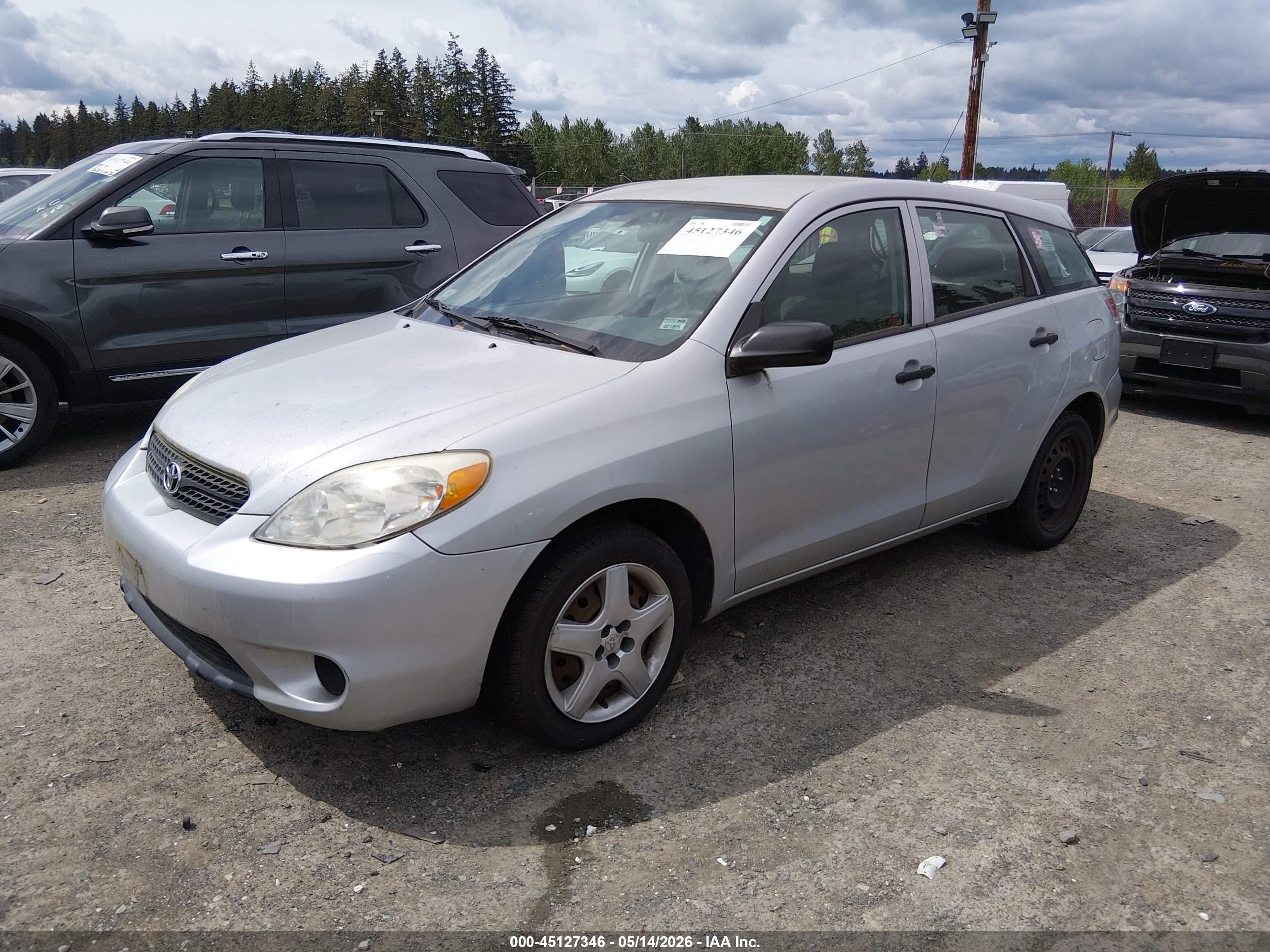 2005 TOYOTA Matrix — VIN 2T1KR32E85C431854 — photo 2
