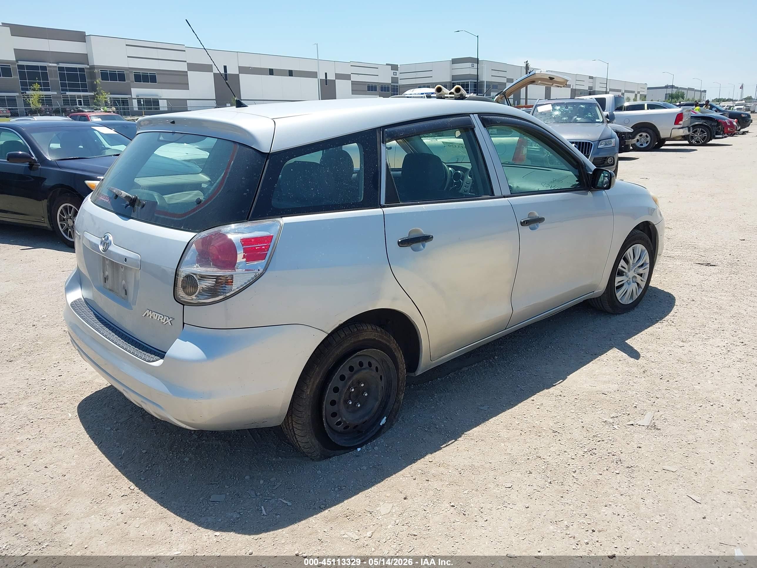2005 TOYOTA Matrix — VIN 2T1KR32E75C346701 — photo 4