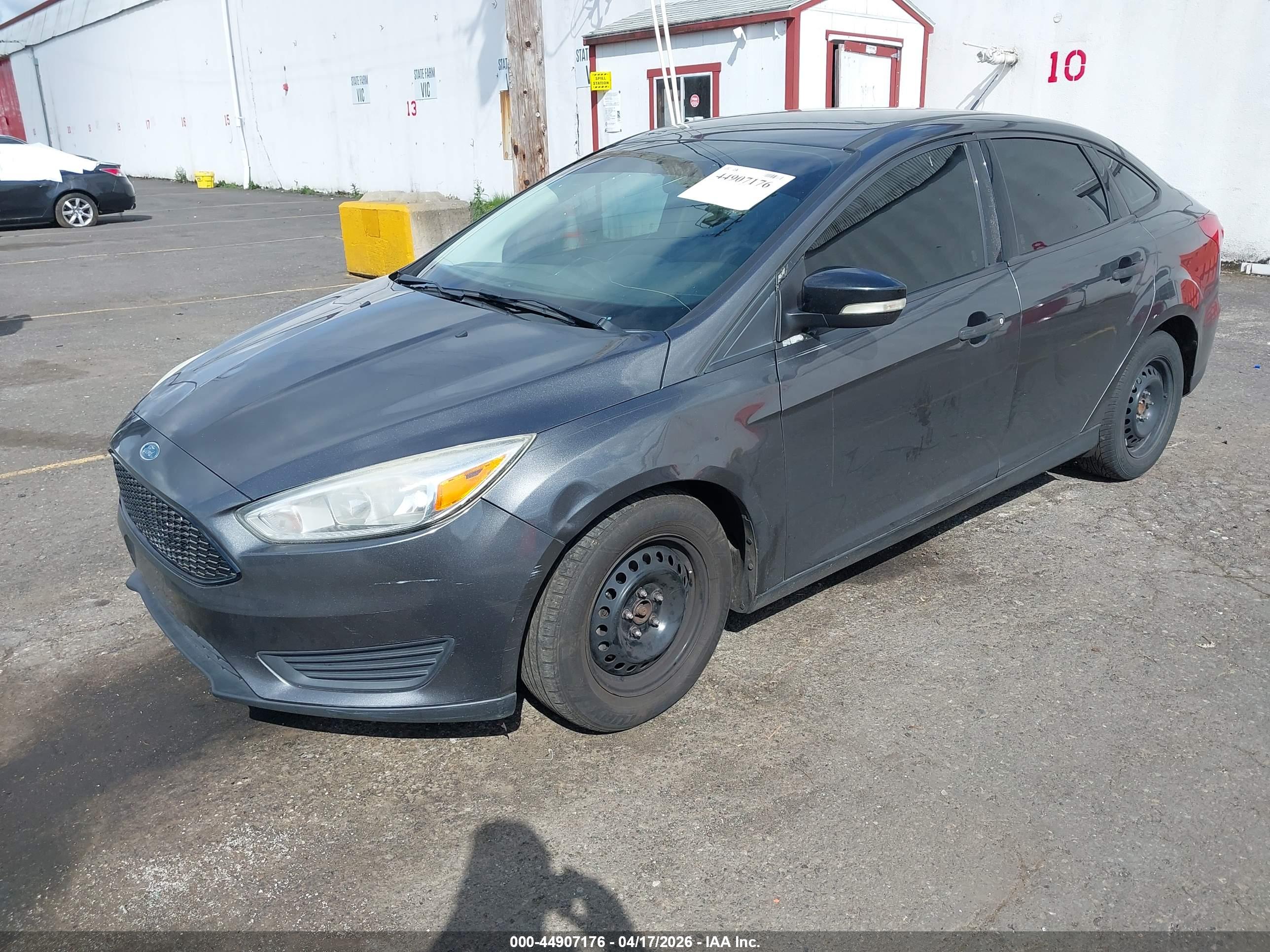 2017 FORD Focus — VIN 1FADP3E29HL303741 — photo 2