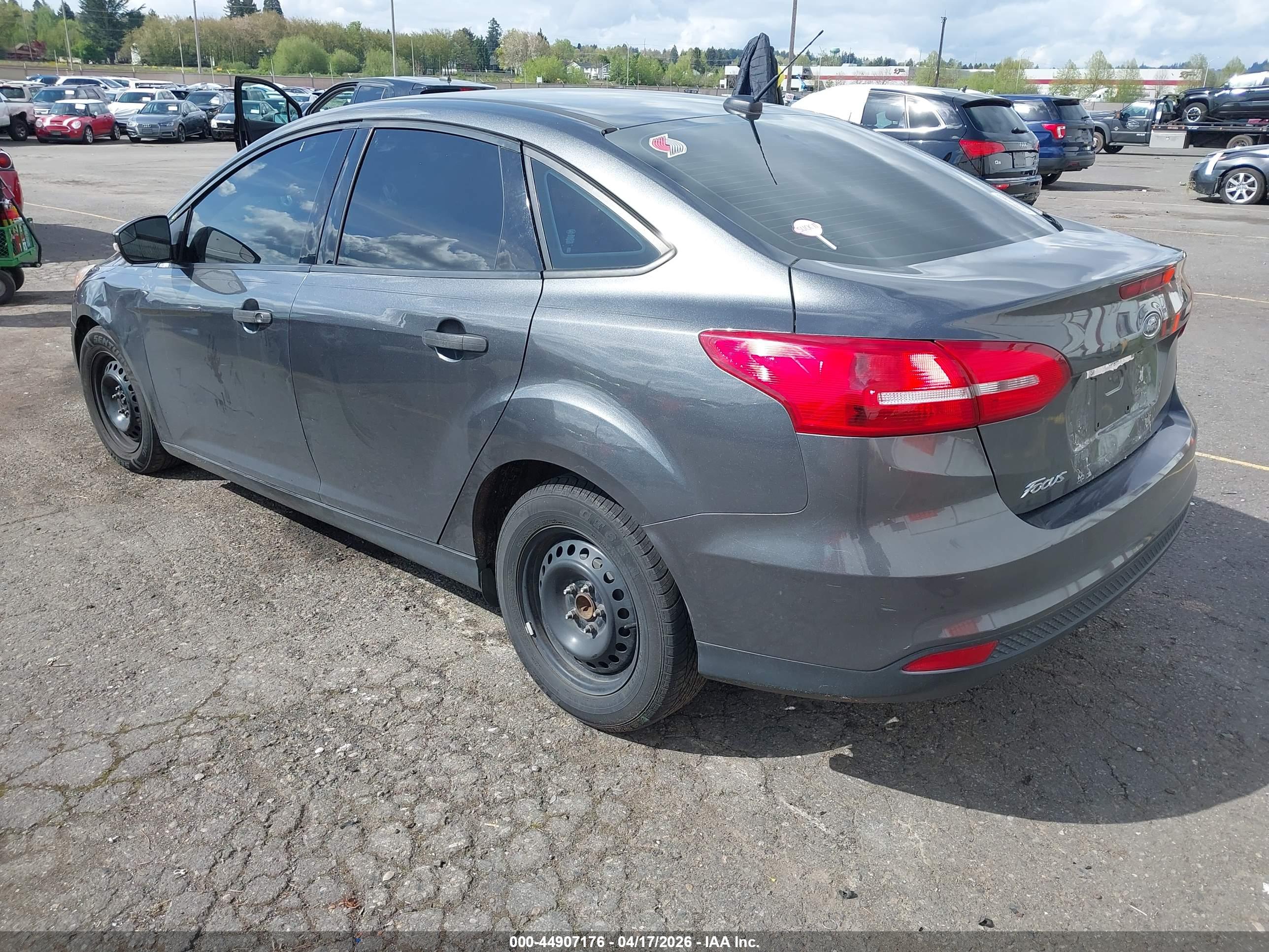 2017 FORD Focus — VIN 1FADP3E29HL303741 — photo 3