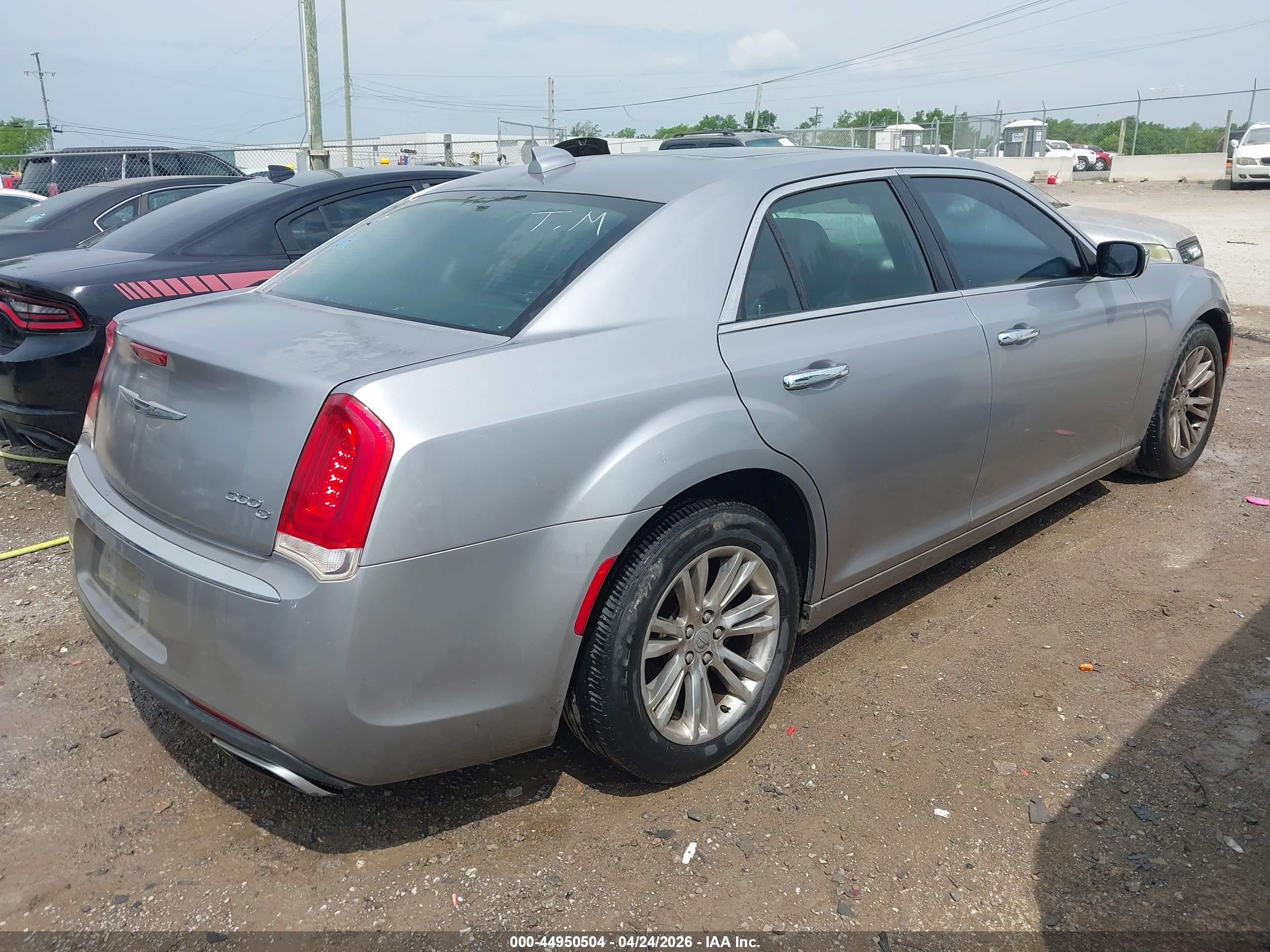 2016 CHRYSLER 300C — VIN 2C3CCAEGXGH351038 — photo 4