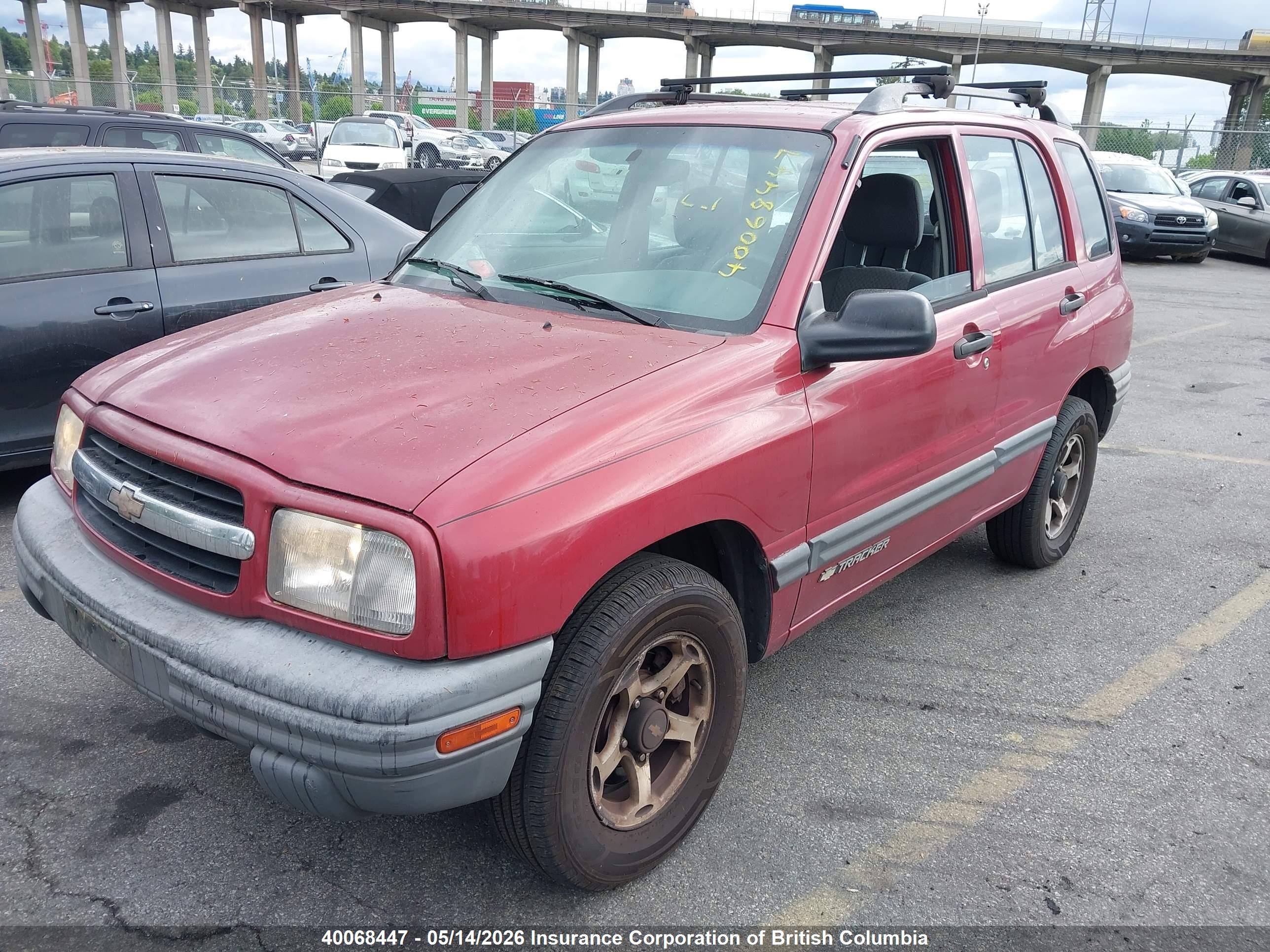 2000 CHEVROLET Tracker — VIN 2CNBJ13C9Y6931242 — photo 2