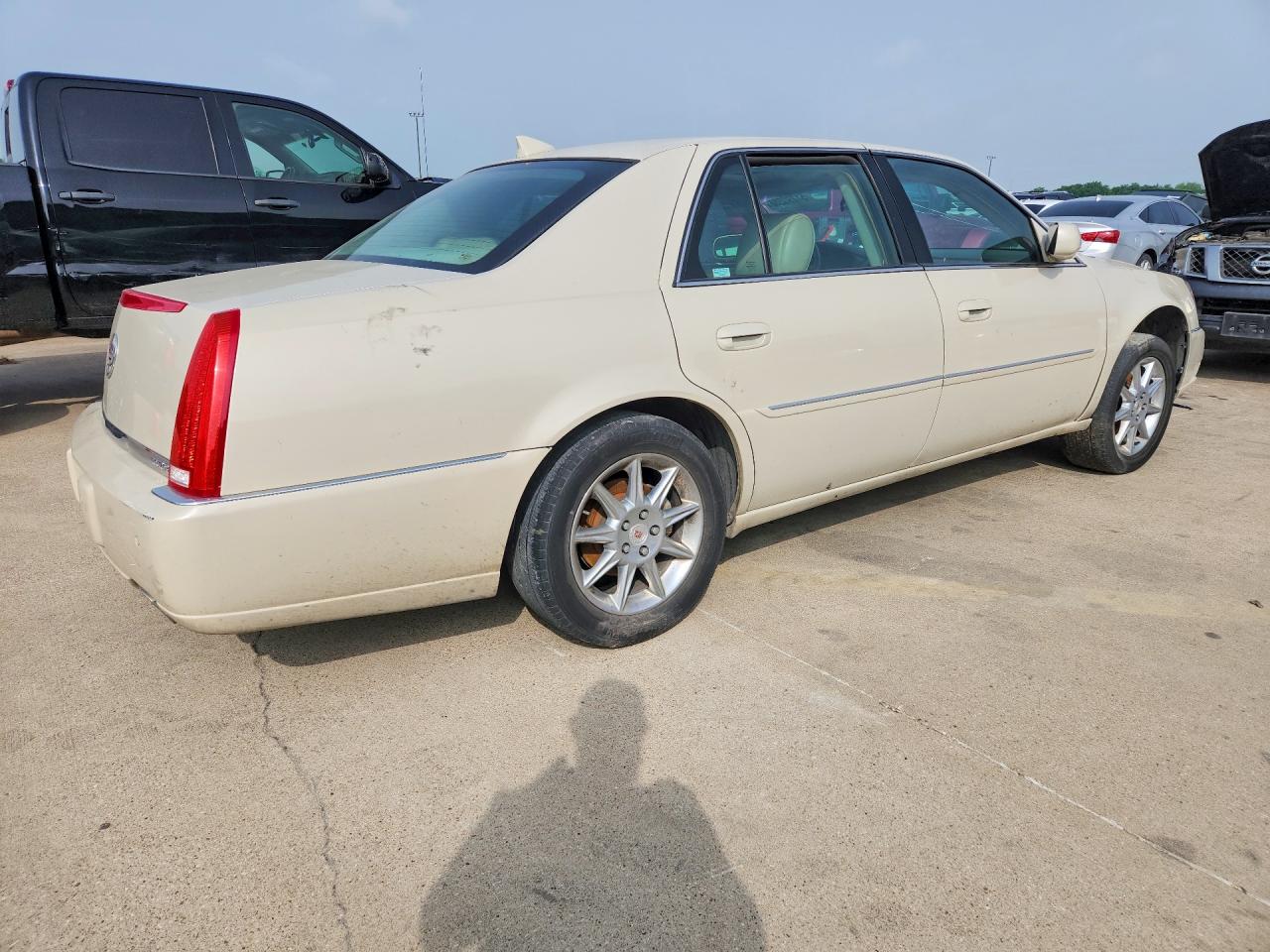 2011 CADILLAC DTS — VIN 1G6KH5E69BU148397 — photo 3