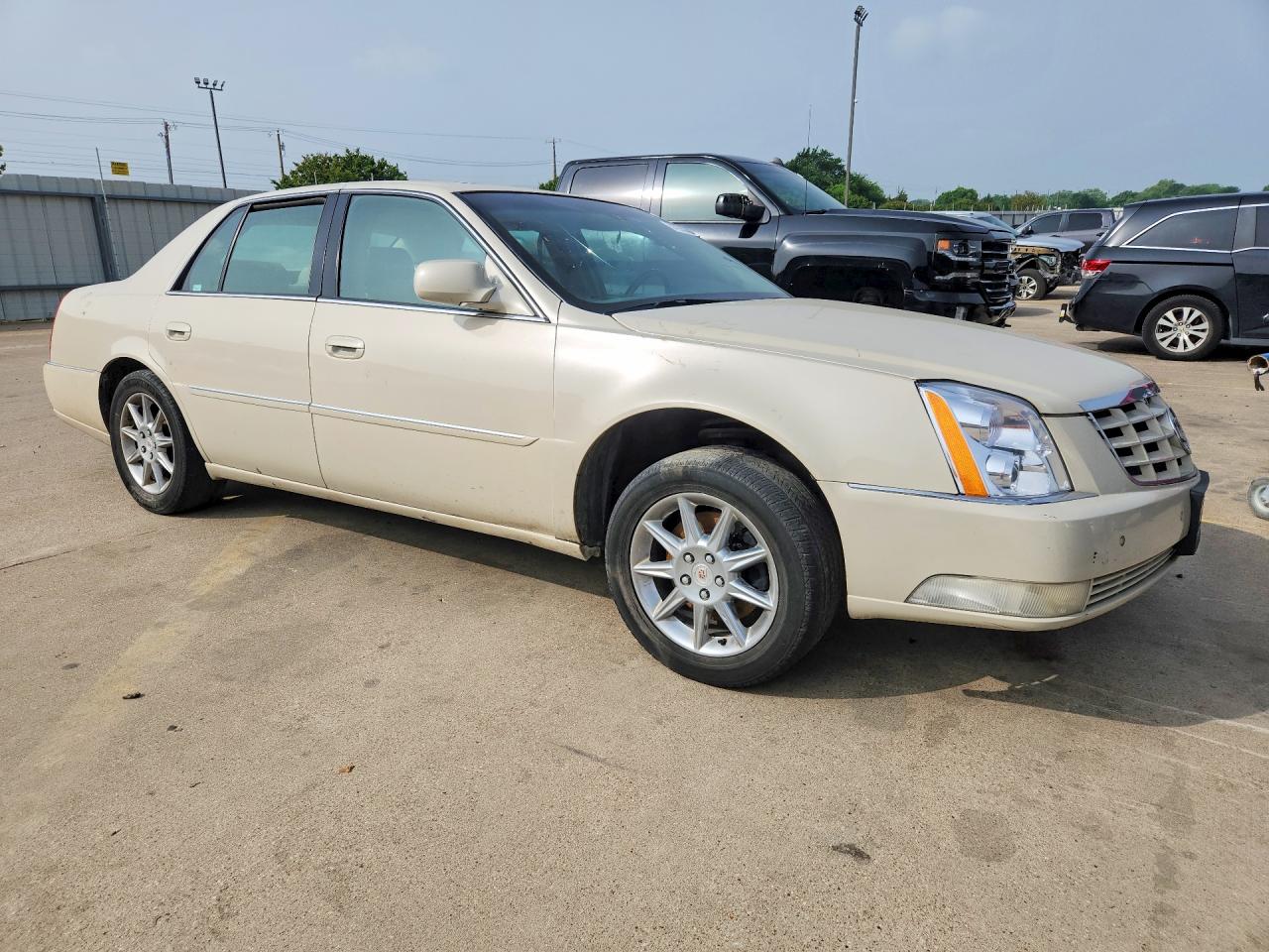 2011 CADILLAC DTS — VIN 1G6KH5E69BU148397 — photo 4
