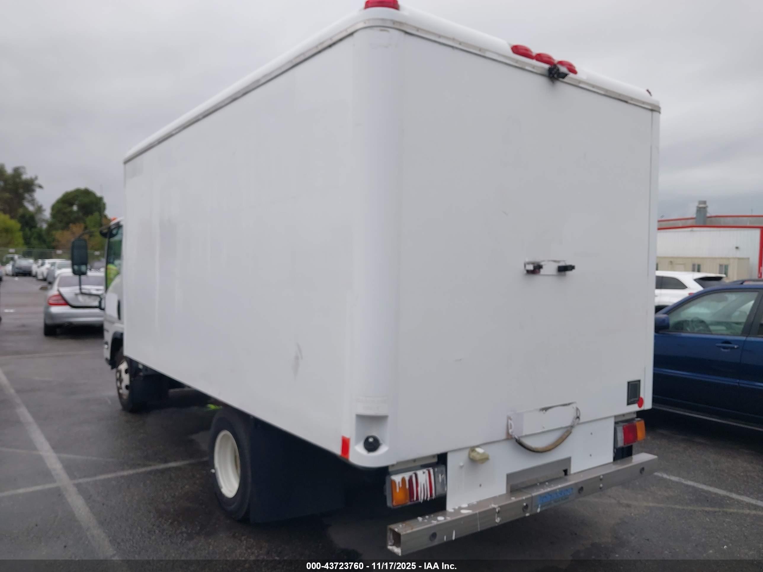 2017 ISUZU NPR — VIN 54DB4W1B7HS804808 — photo 3