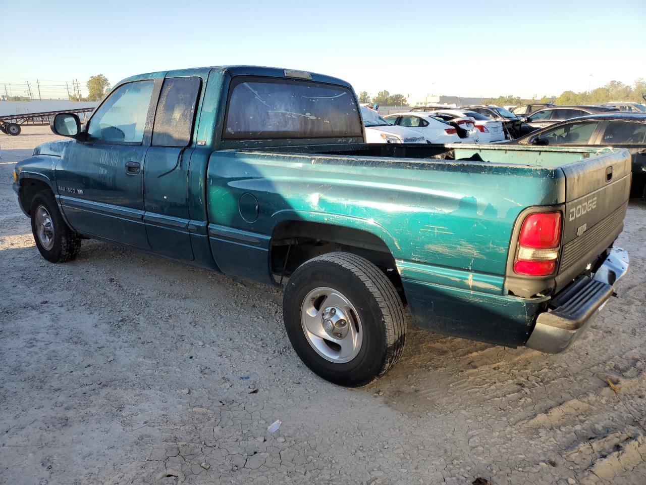 1998 DODGE RAM — VIN 1B7HC13Z5WJ259239 — photo 2