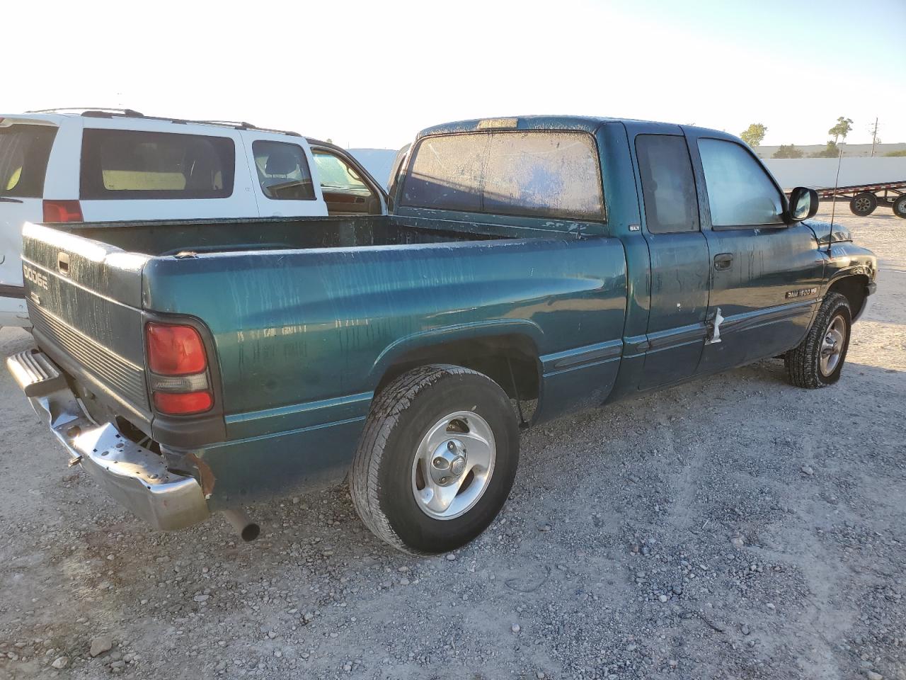 1998 DODGE RAM — VIN 1B7HC13Z5WJ259239 — photo 3