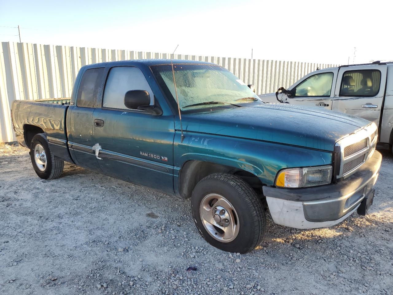 1998 DODGE RAM — VIN 1B7HC13Z5WJ259239 — photo 4
