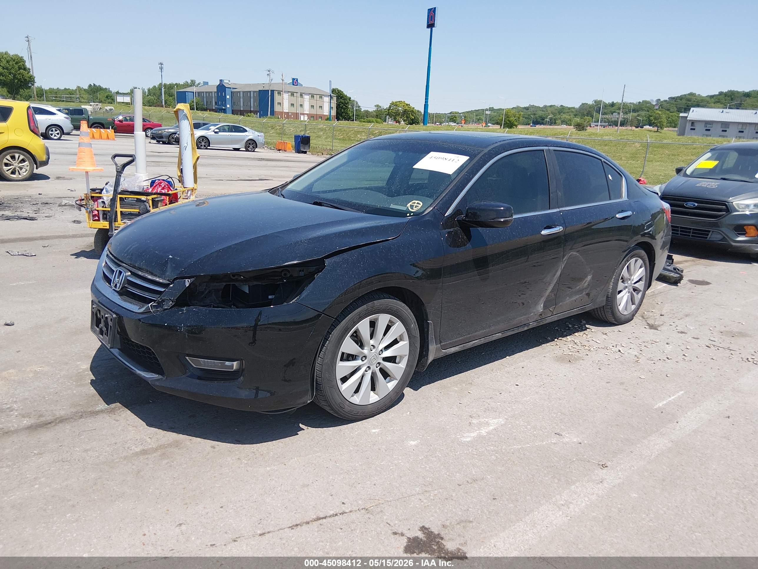 2013 HONDA Accord — VIN 1HGCR2F74DA078043 — photo 2