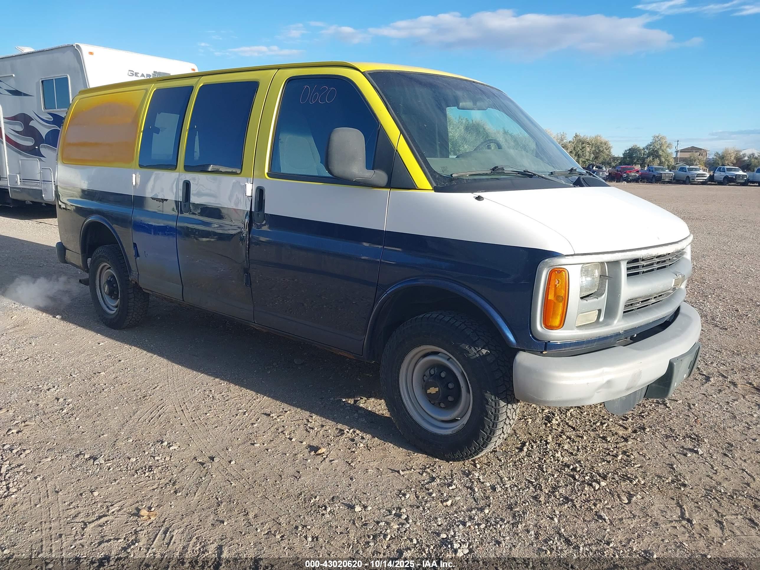 2002 CHEVROLET Express — VIN 1GCGG25R721134045 — photo 1 of 17