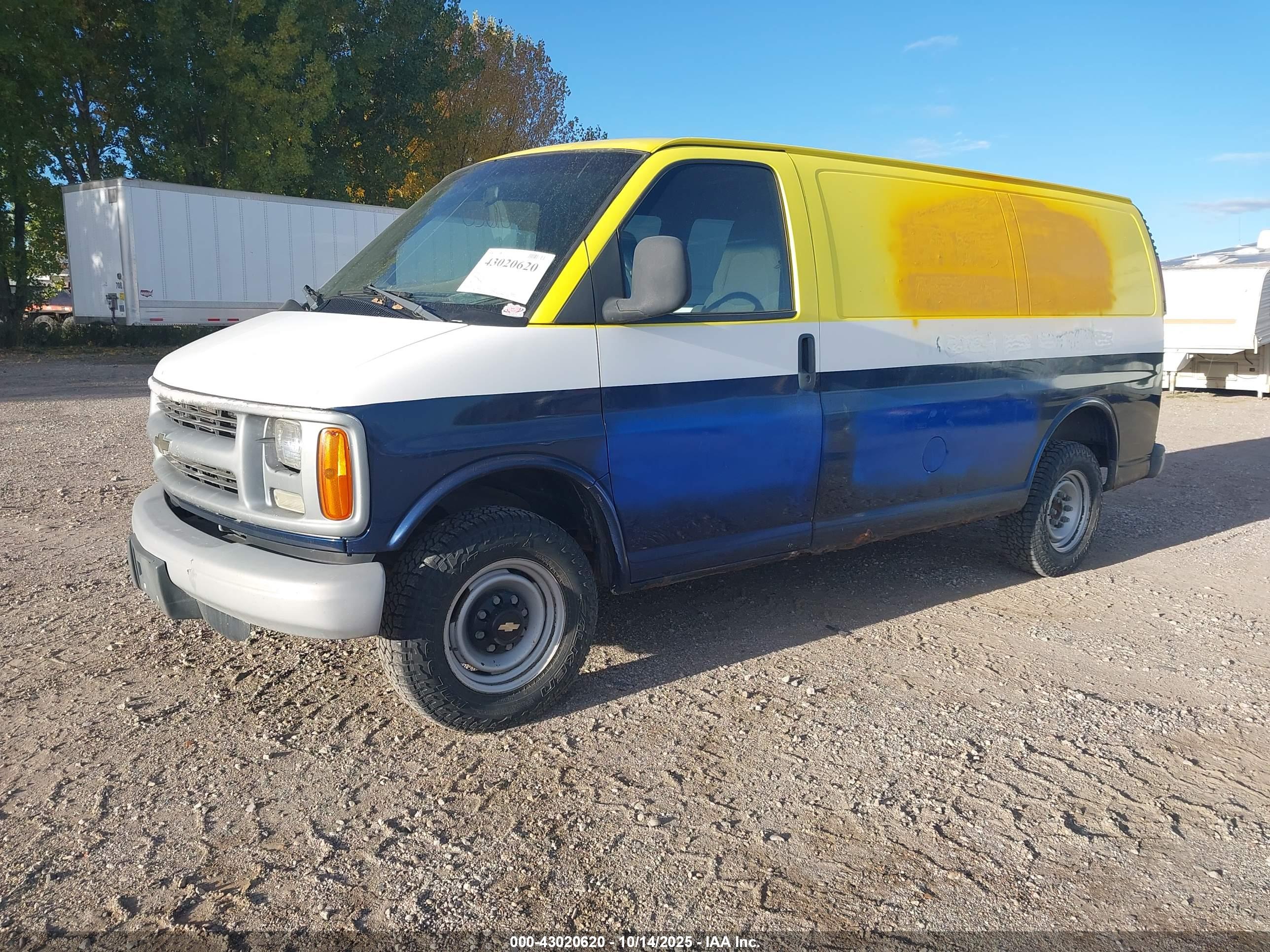 2002 CHEVROLET Express — VIN 1GCGG25R721134045 — photo 2