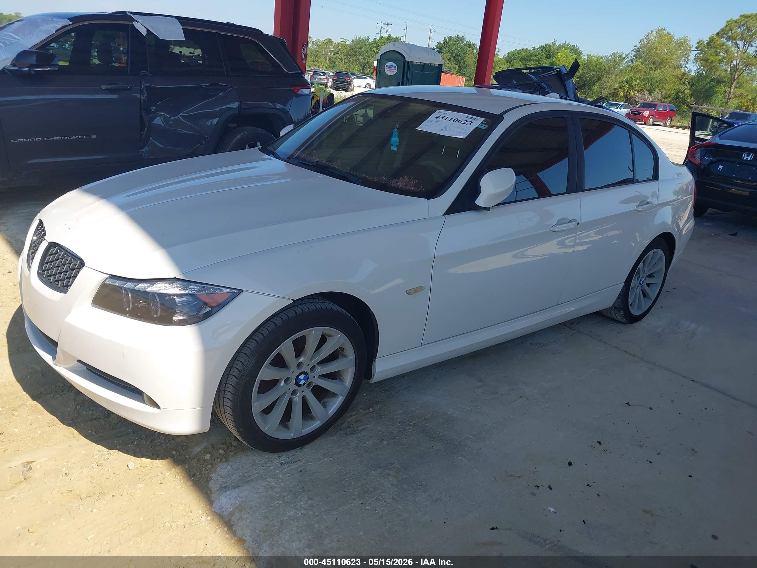 2011 BMW 3er — VIN WBAPH7C59BE460431 — photo 2