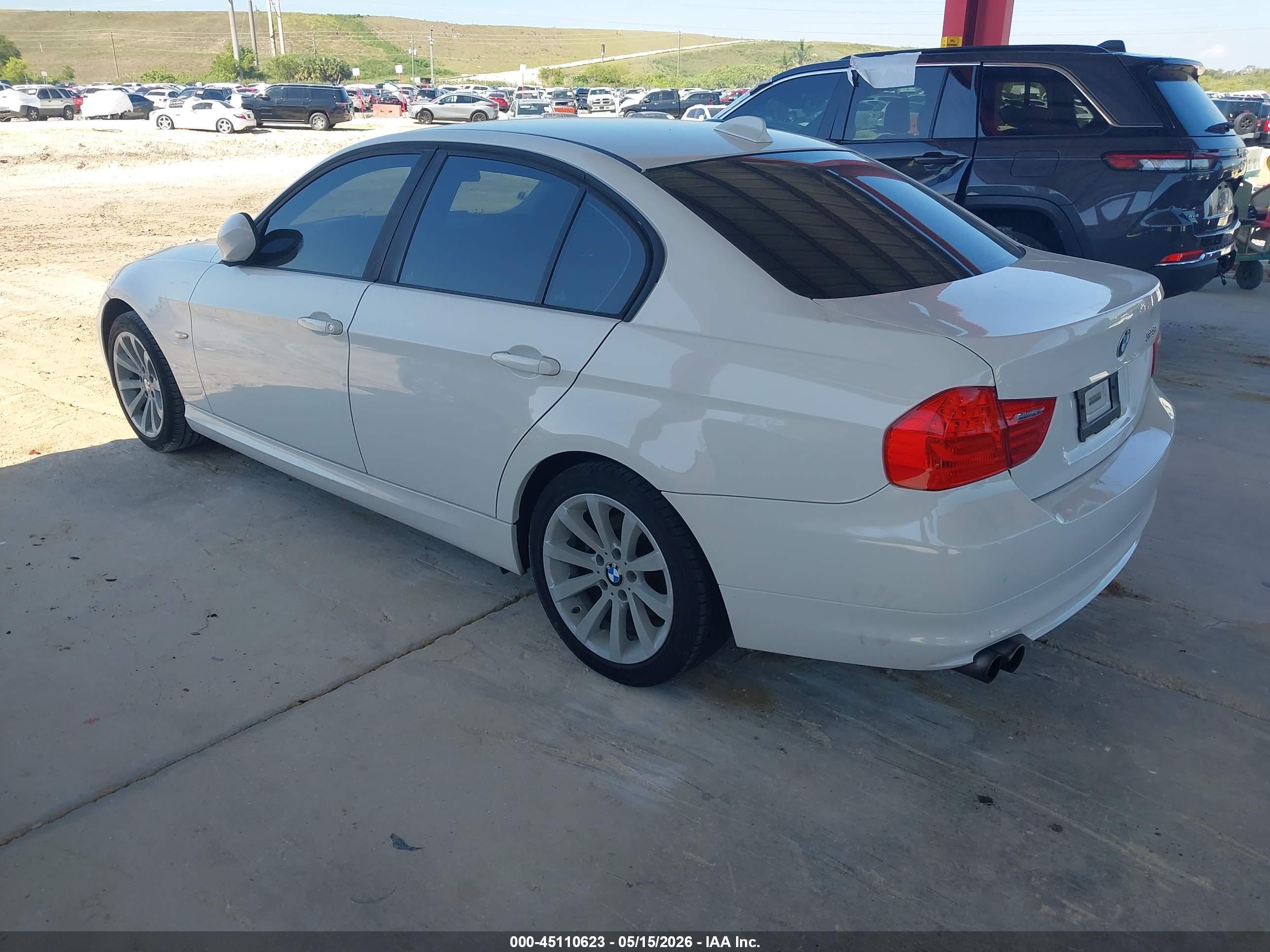 2011 BMW 3er — VIN WBAPH7C59BE460431 — photo 3