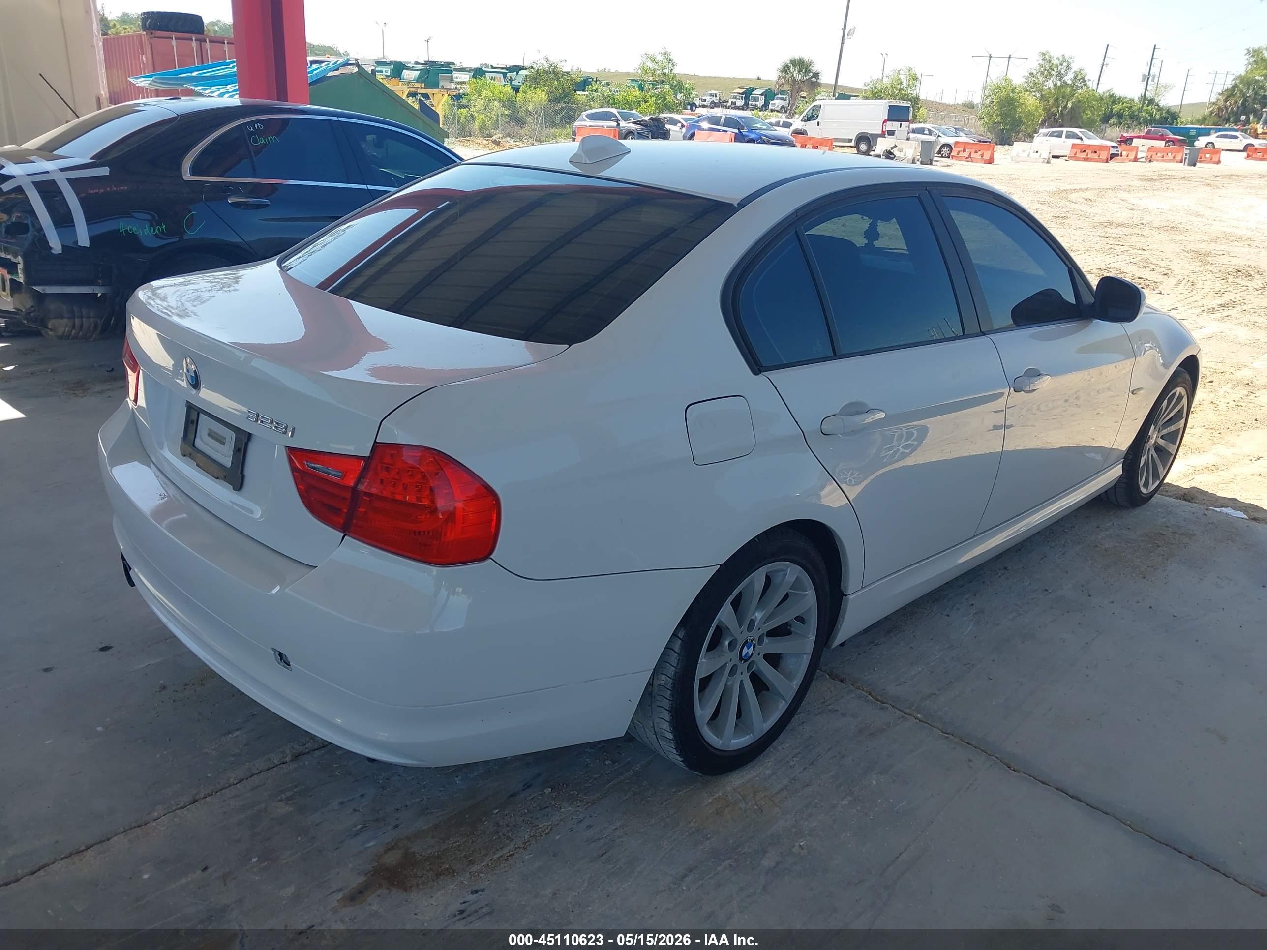 2011 BMW 3er — VIN WBAPH7C59BE460431 — photo 4