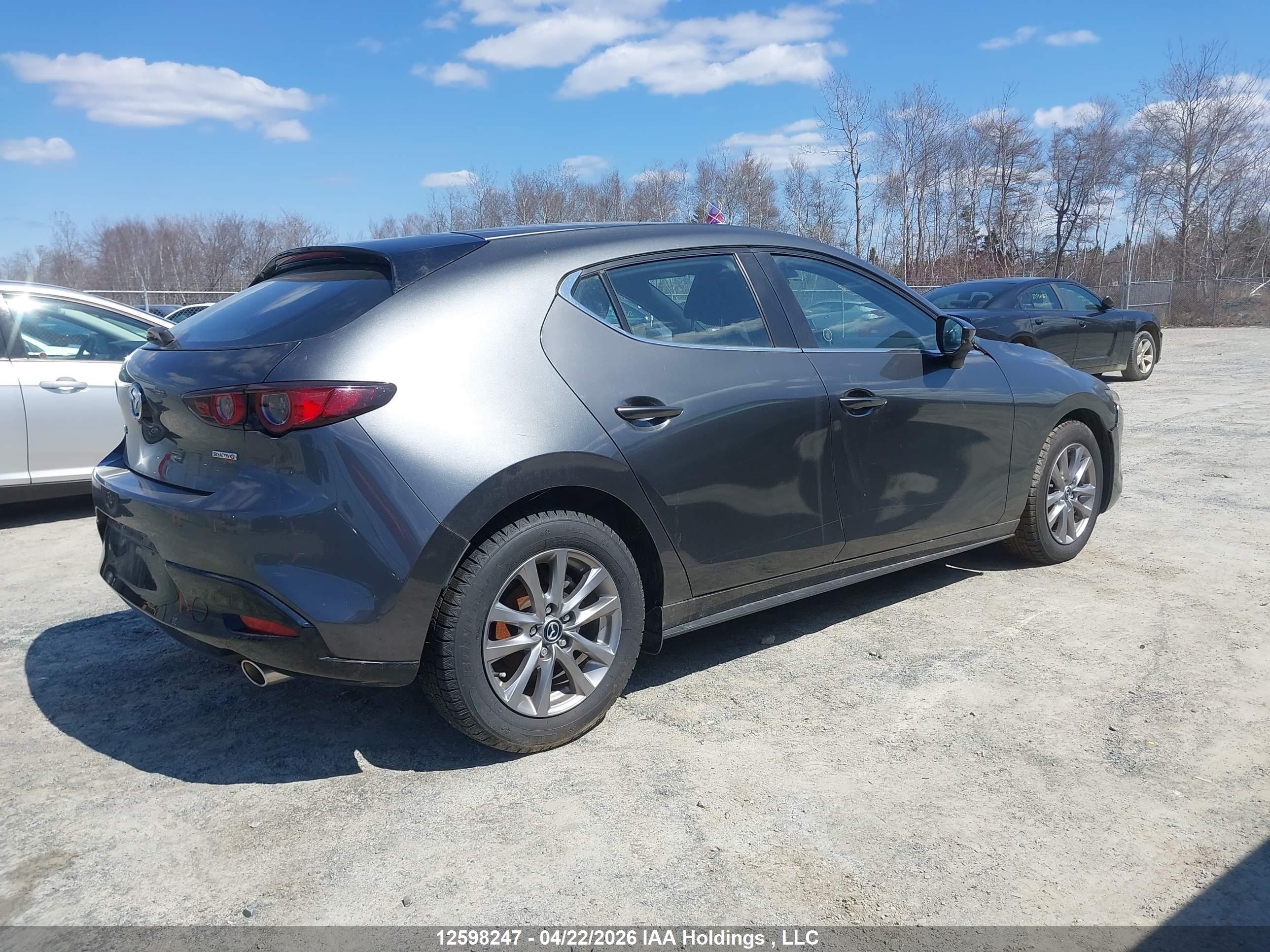 2020 MAZDA 3 — VIN JM1BPALM0L1152707 — photo 4