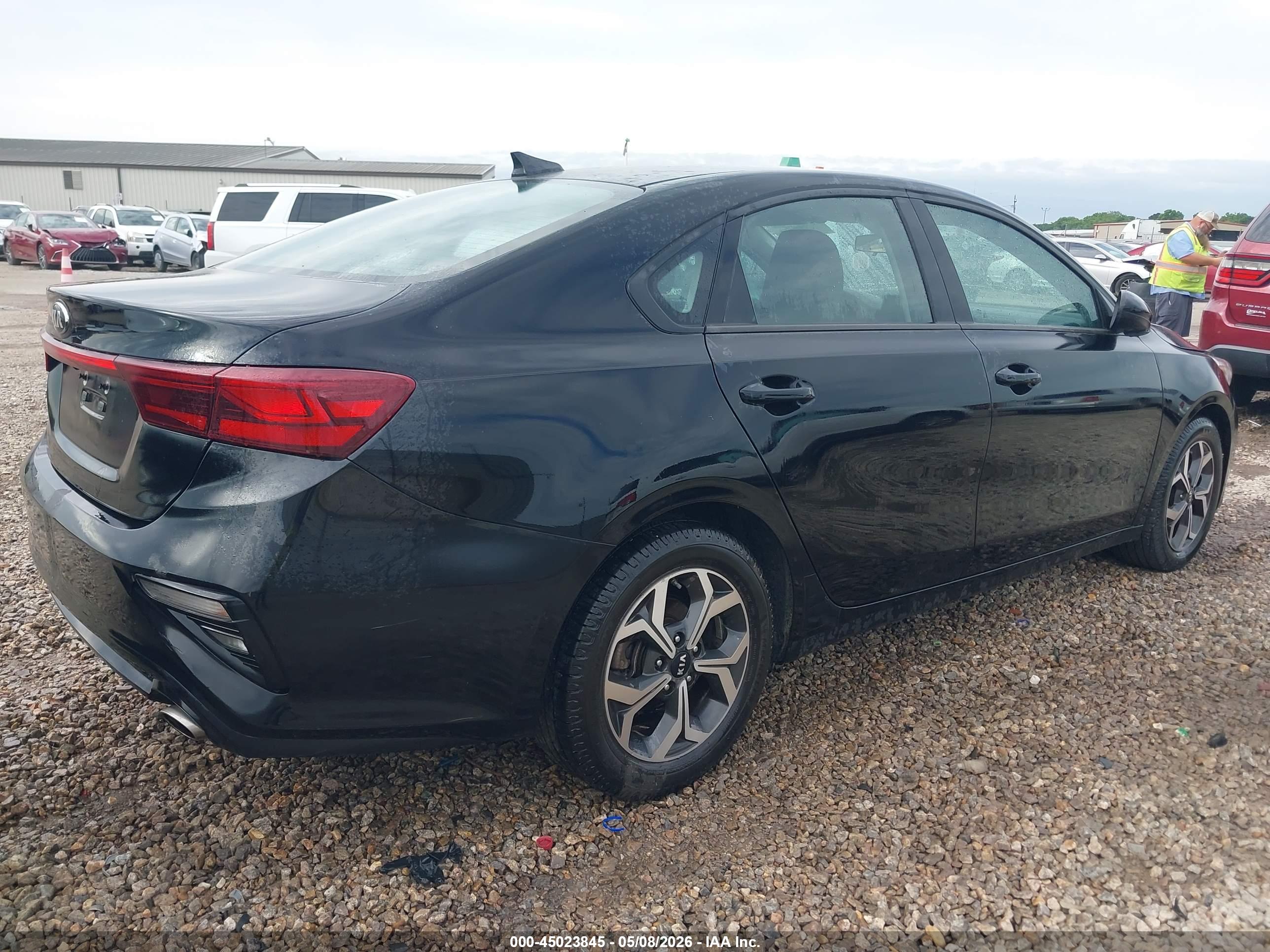 2019 KIA Forte — VIN 3KPF24AD7KE067623 — photo 4