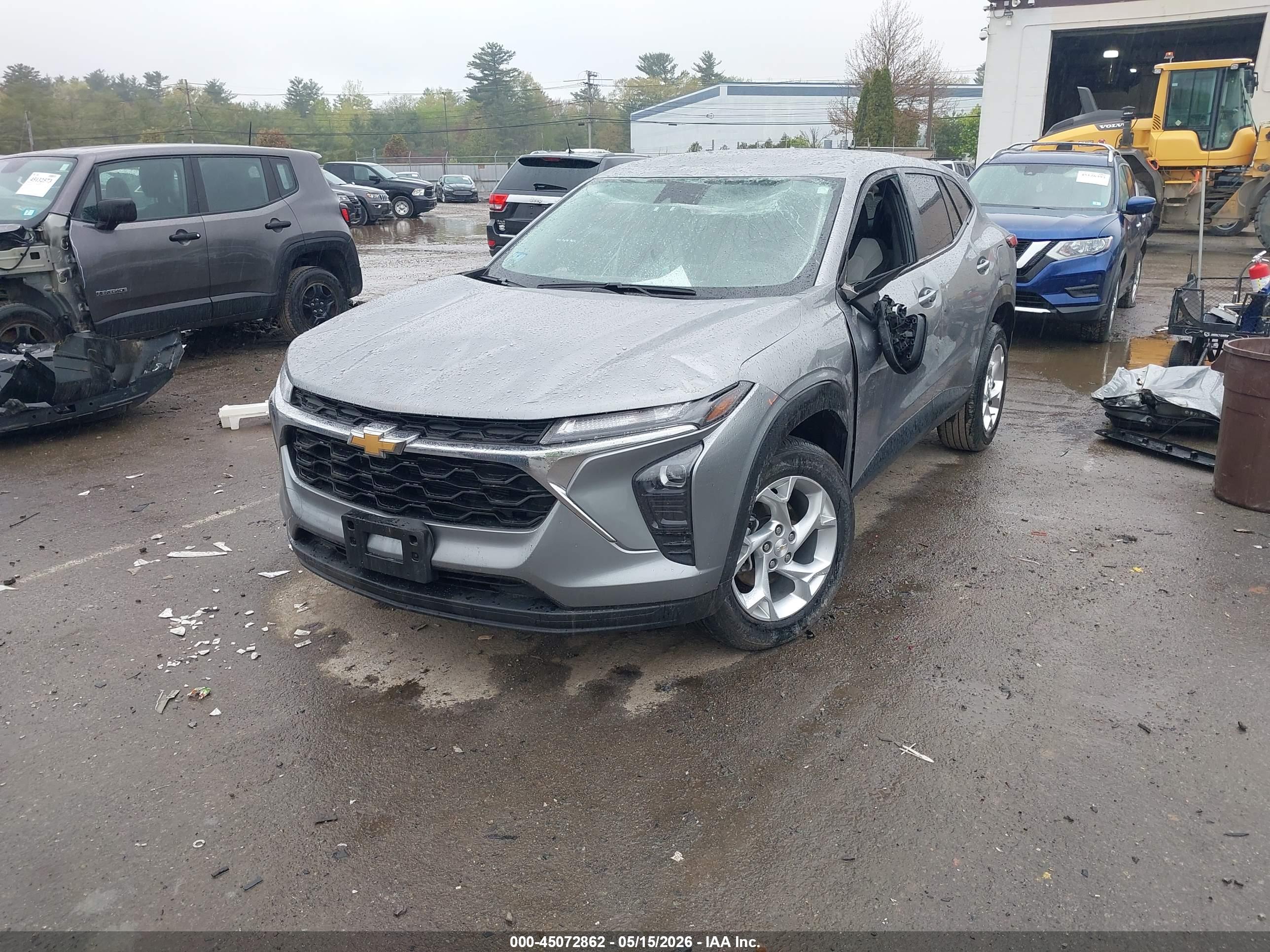 2025 CHEVROLET Trax — VIN KL77LFEP5SC097404 — photo 2
