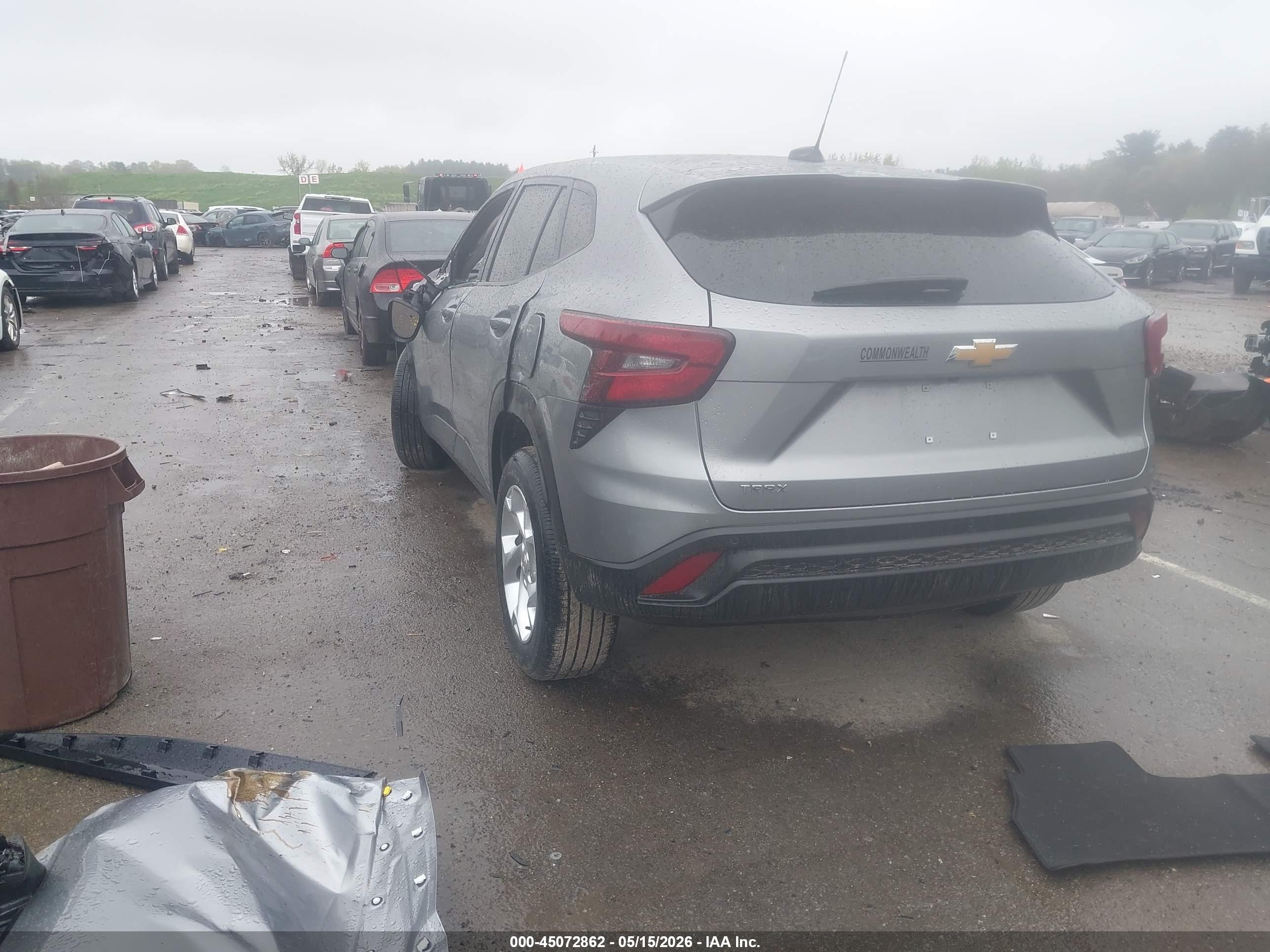 2025 CHEVROLET Trax — VIN KL77LFEP5SC097404 — photo 3
